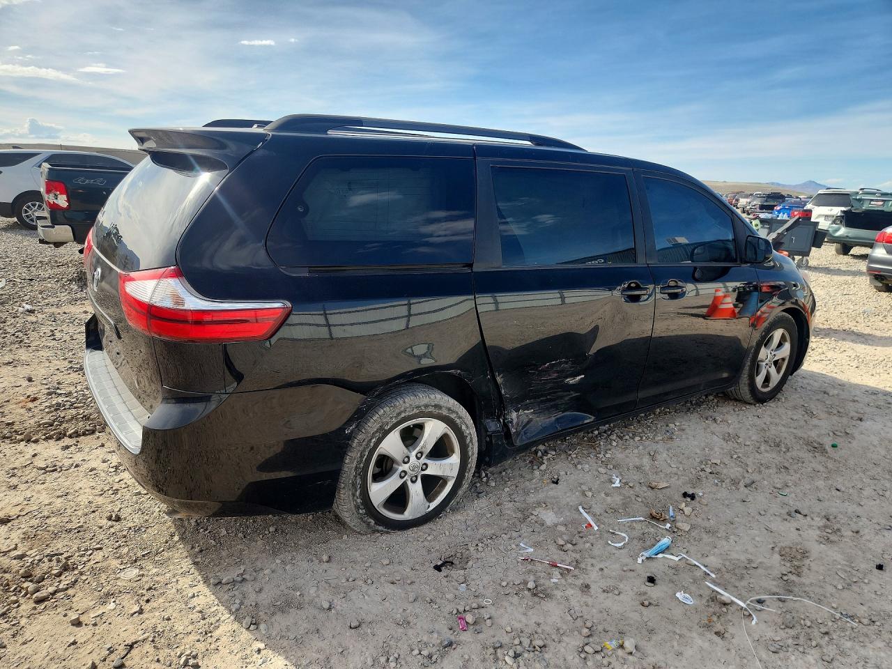 2015 Toyota Sienna Le Black vin: 5TDKK3DC7FS583908