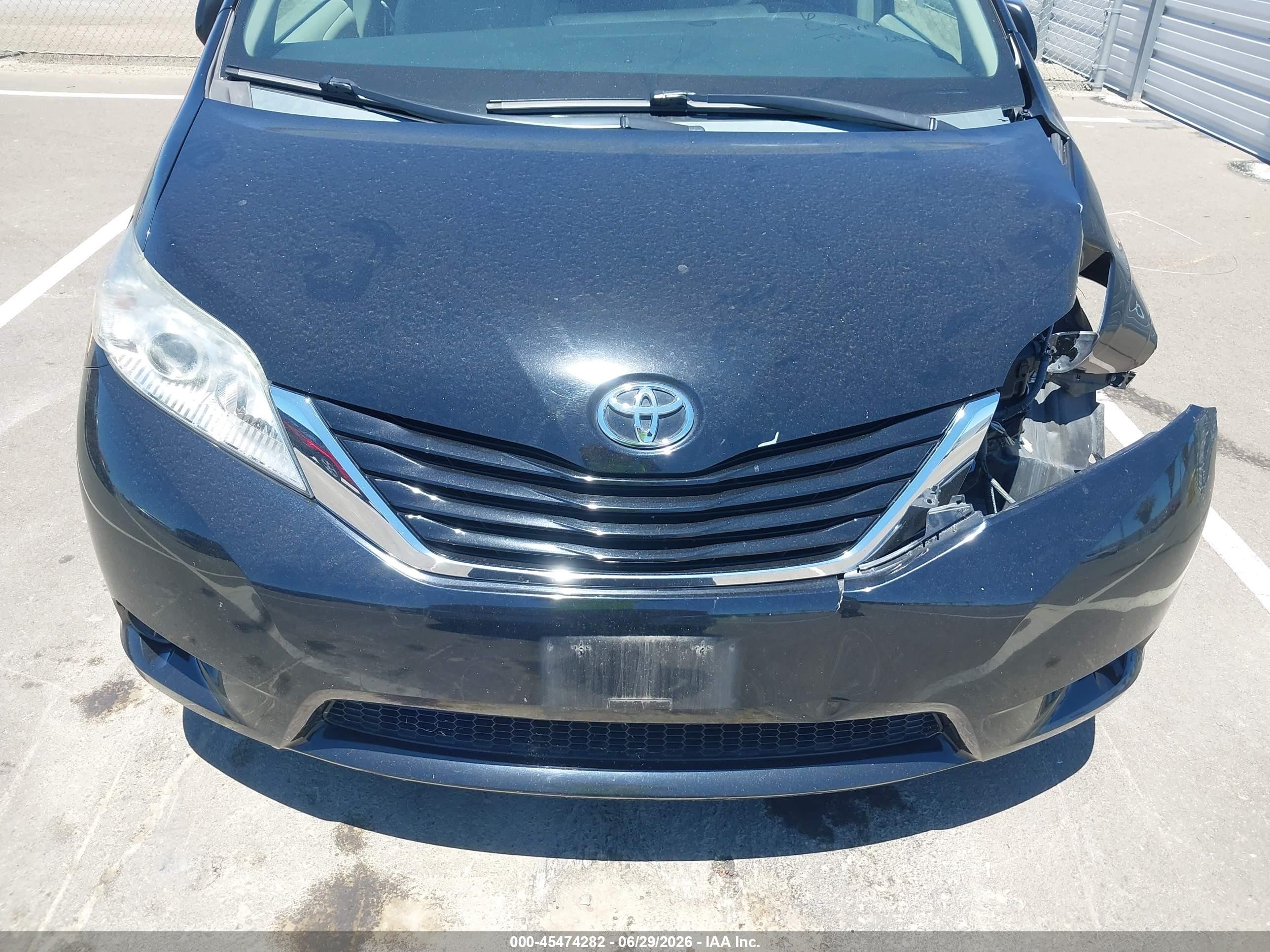 2015 Toyota Sienna Le 8 Passenger Black vin: 5TDKK3DC7FS586677