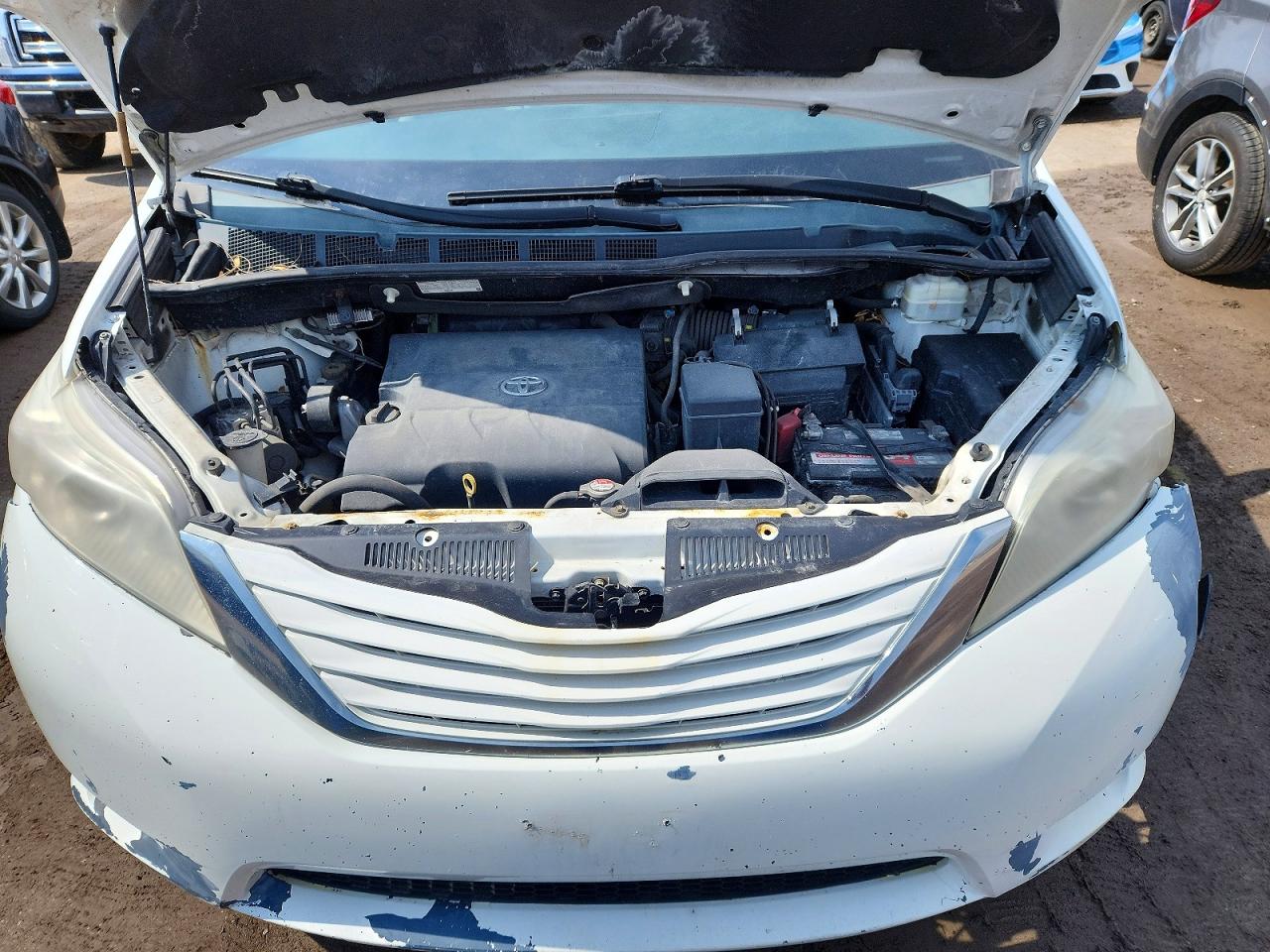2015 Toyota Sienna Le 8-passenger White vin: 5TDKK3DC7FS605101