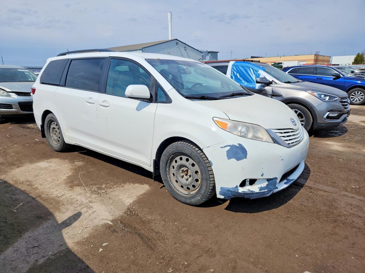 2015 Toyota Sienna Le 8-passenger White vin: 5TDKK3DC7FS605101