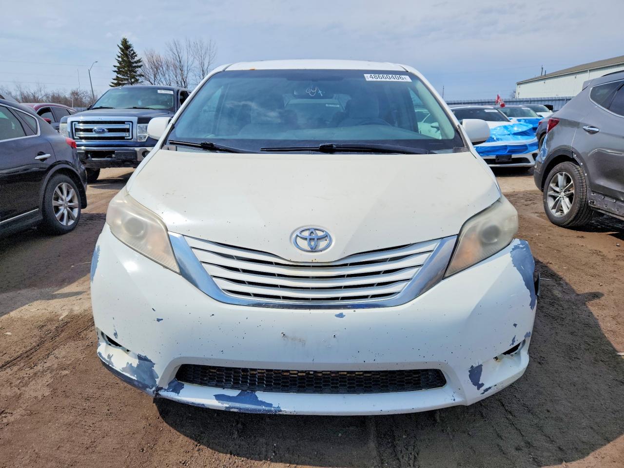 2015 Toyota Sienna Le 8-passenger White vin: 5TDKK3DC7FS605101