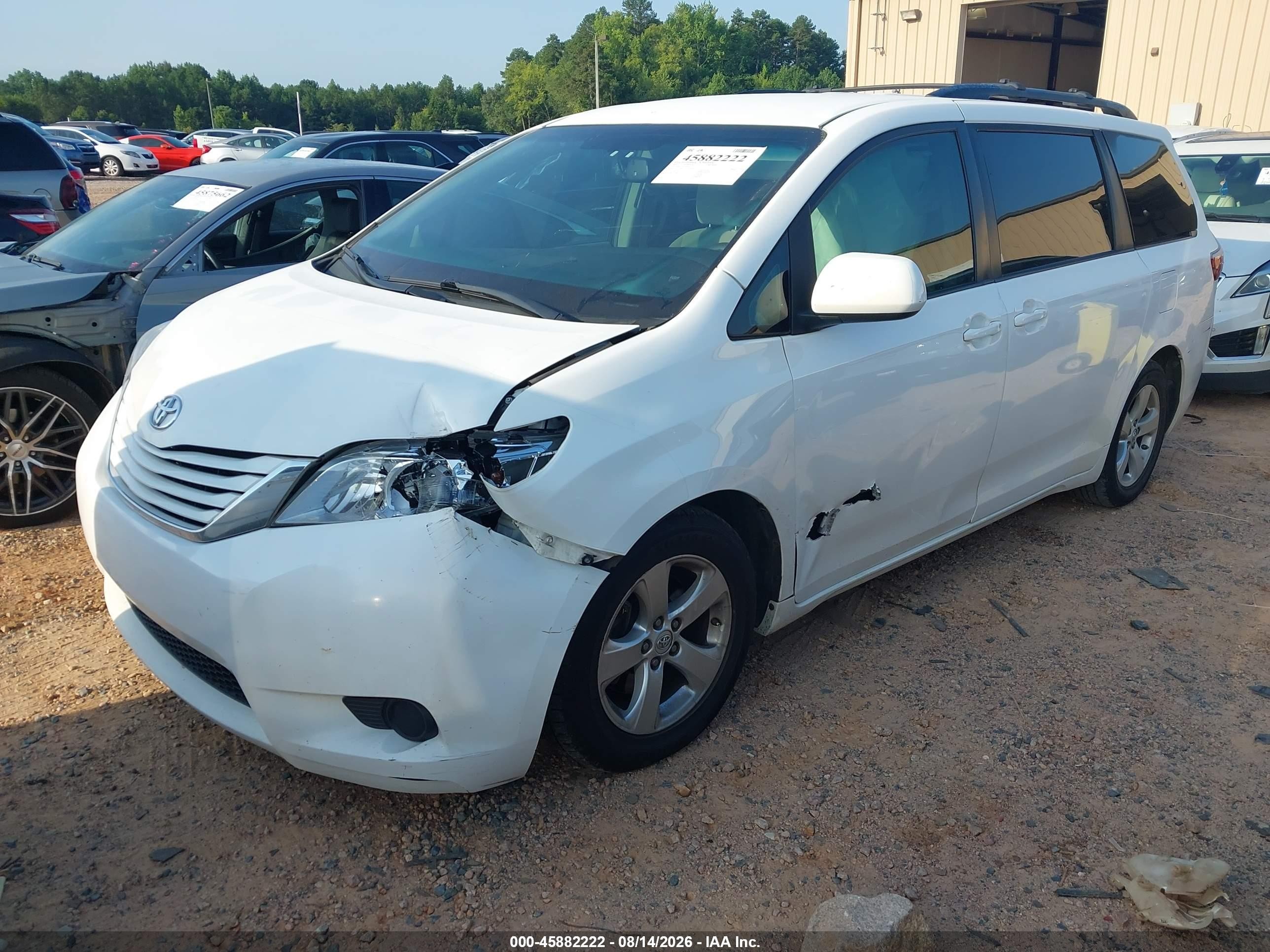 2015 Toyota Sienna Le 8 Passenger White vin: 5TDKK3DC7FS624117