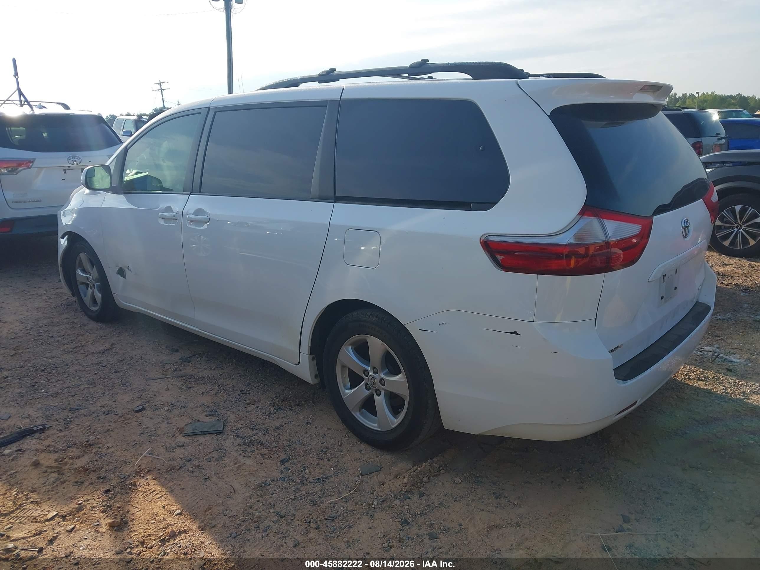 2015 Toyota Sienna Le 8 Passenger White vin: 5TDKK3DC7FS624117