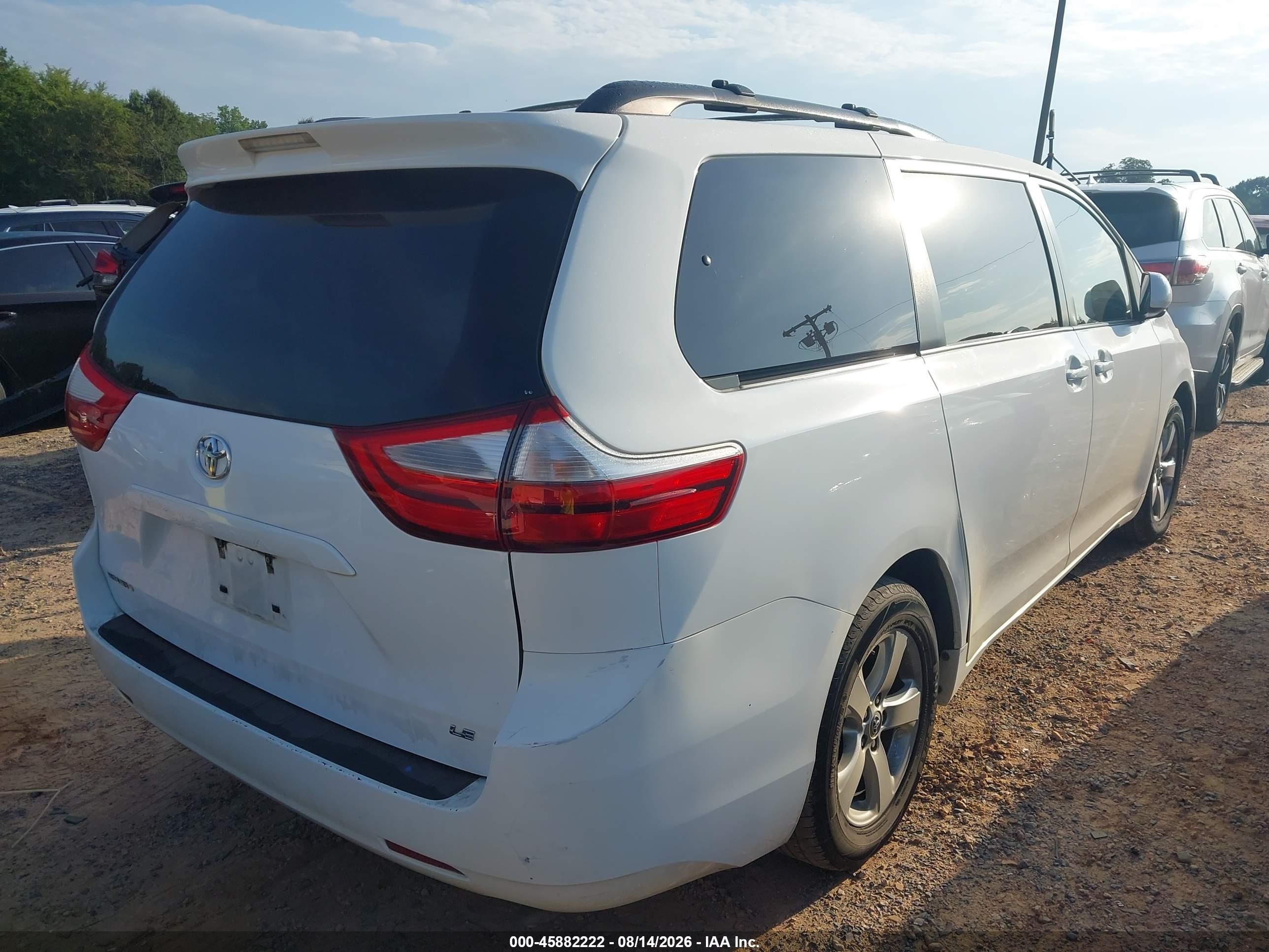 2015 Toyota Sienna Le 8 Passenger White vin: 5TDKK3DC7FS624117