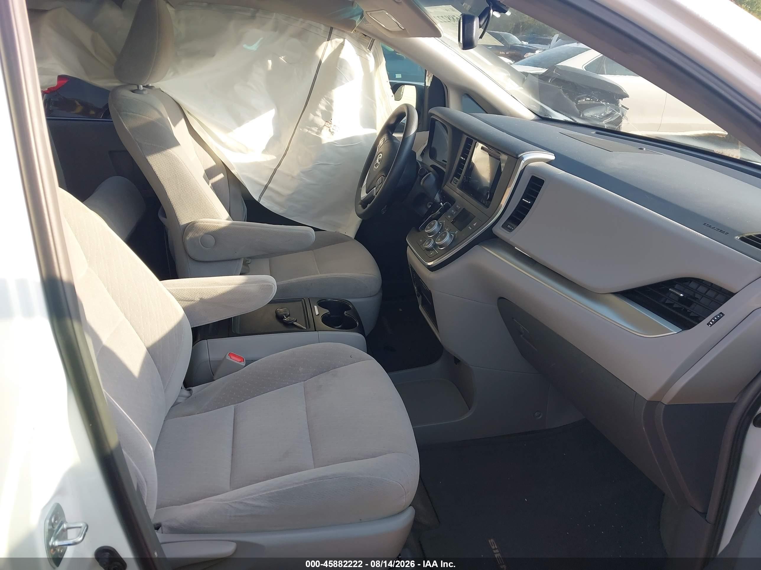 2015 Toyota Sienna Le 8 Passenger White vin: 5TDKK3DC7FS624117