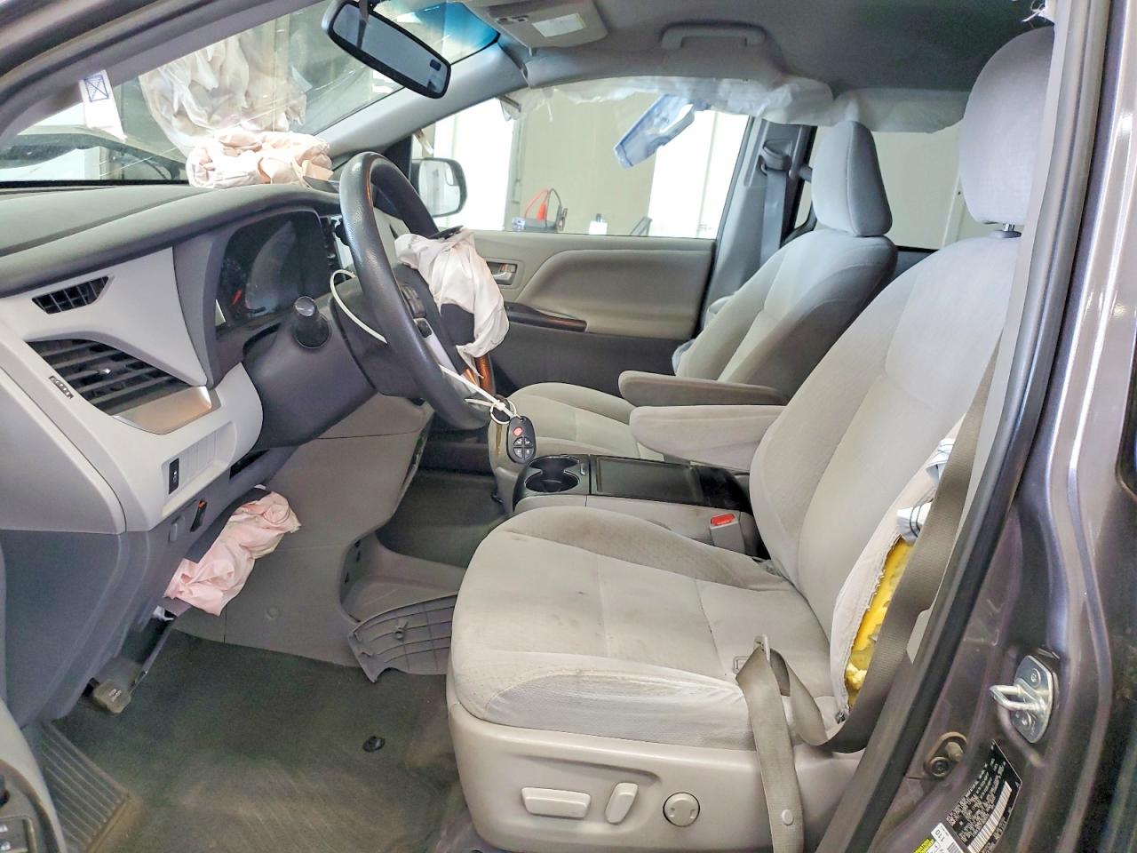 2015 Toyota Sienna Le Gray vin: 5TDKK3DC7FS626479