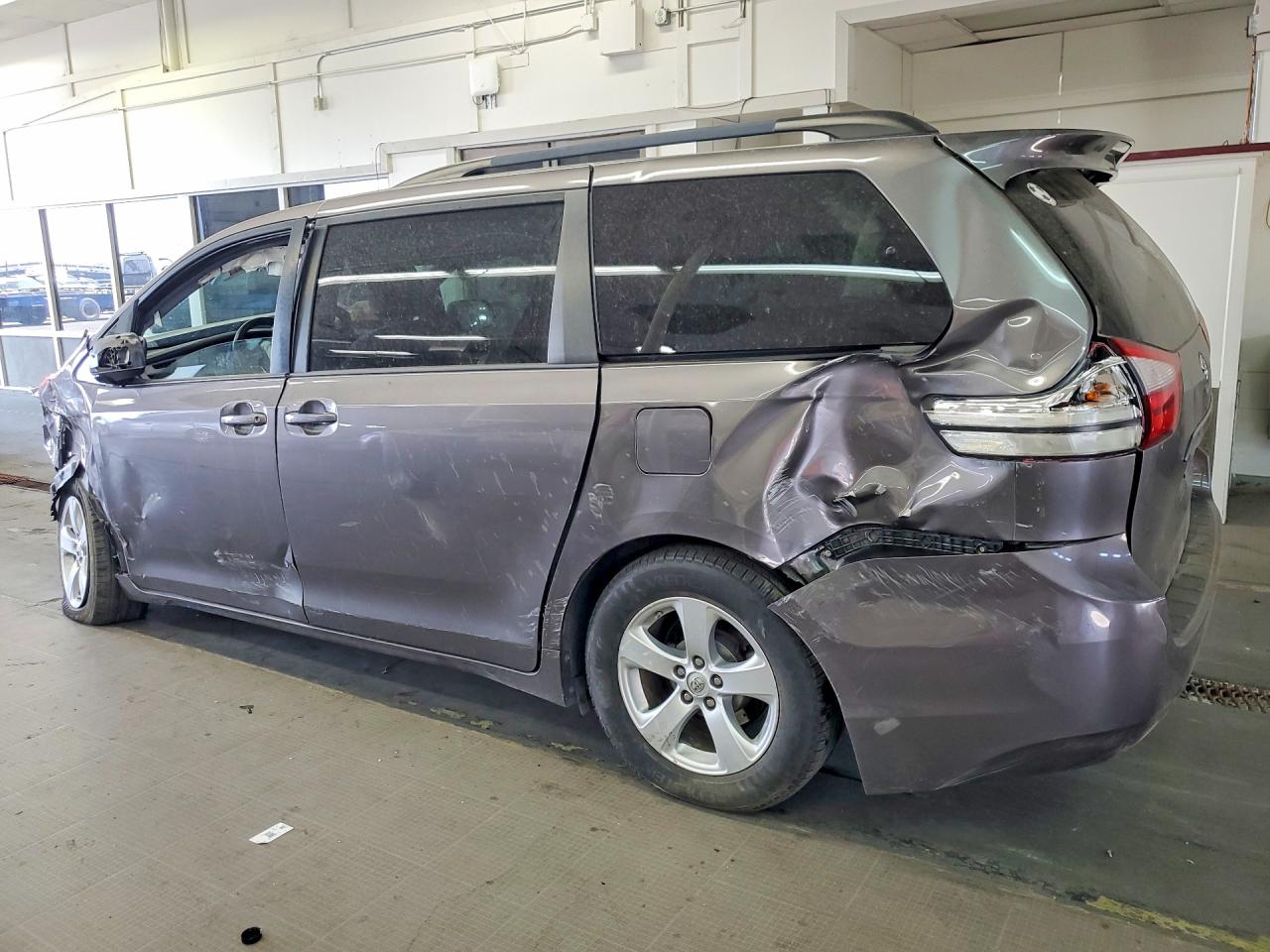 2015 Toyota Sienna Le Gray vin: 5TDKK3DC7FS626479