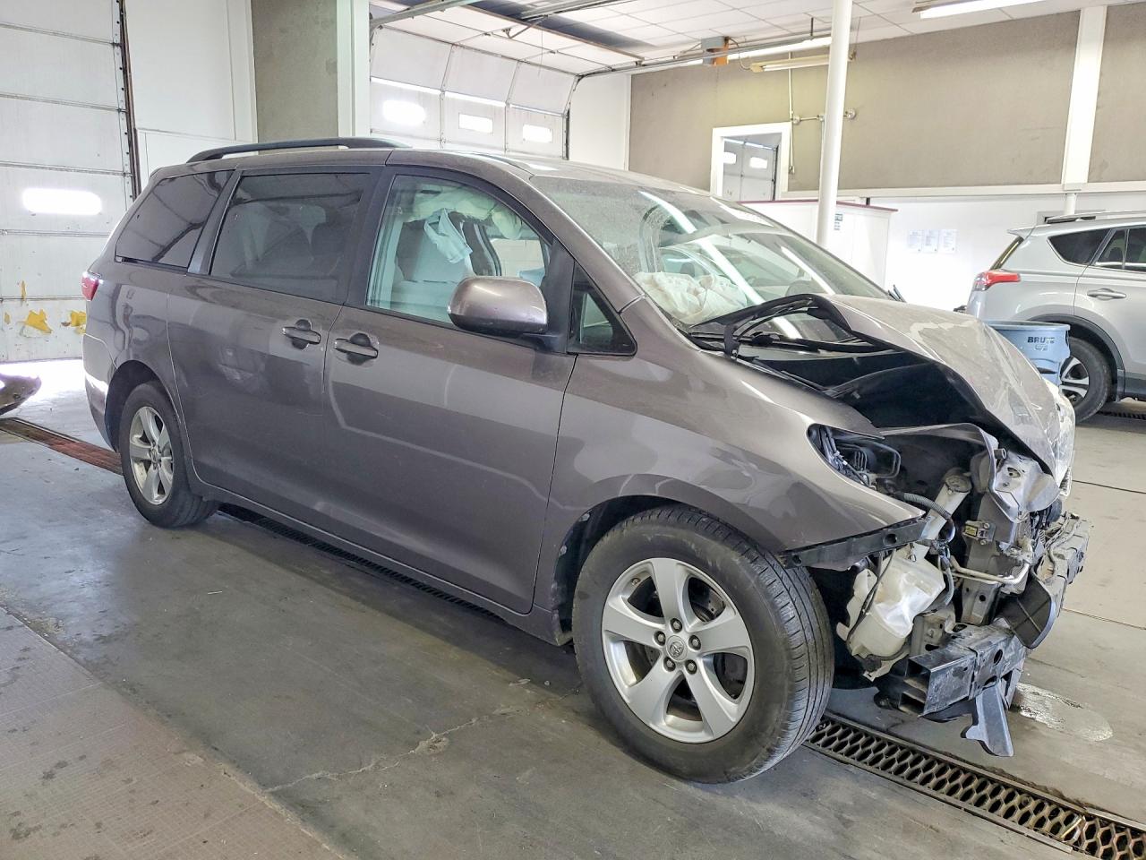 2015 Toyota Sienna Le Gray vin: 5TDKK3DC7FS626479