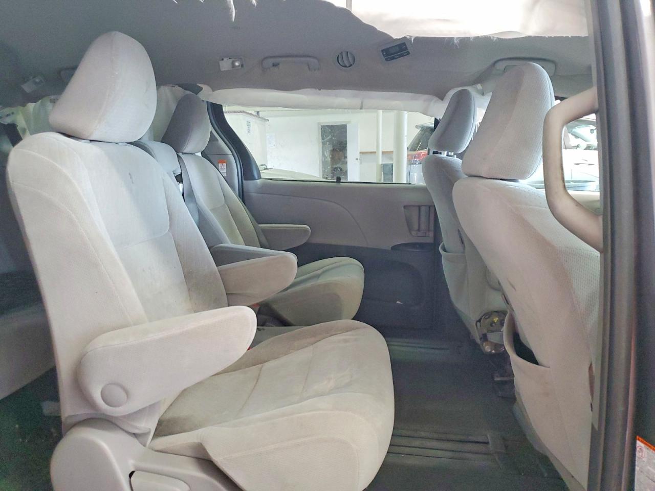2015 Toyota Sienna Le Gray vin: 5TDKK3DC7FS626479
