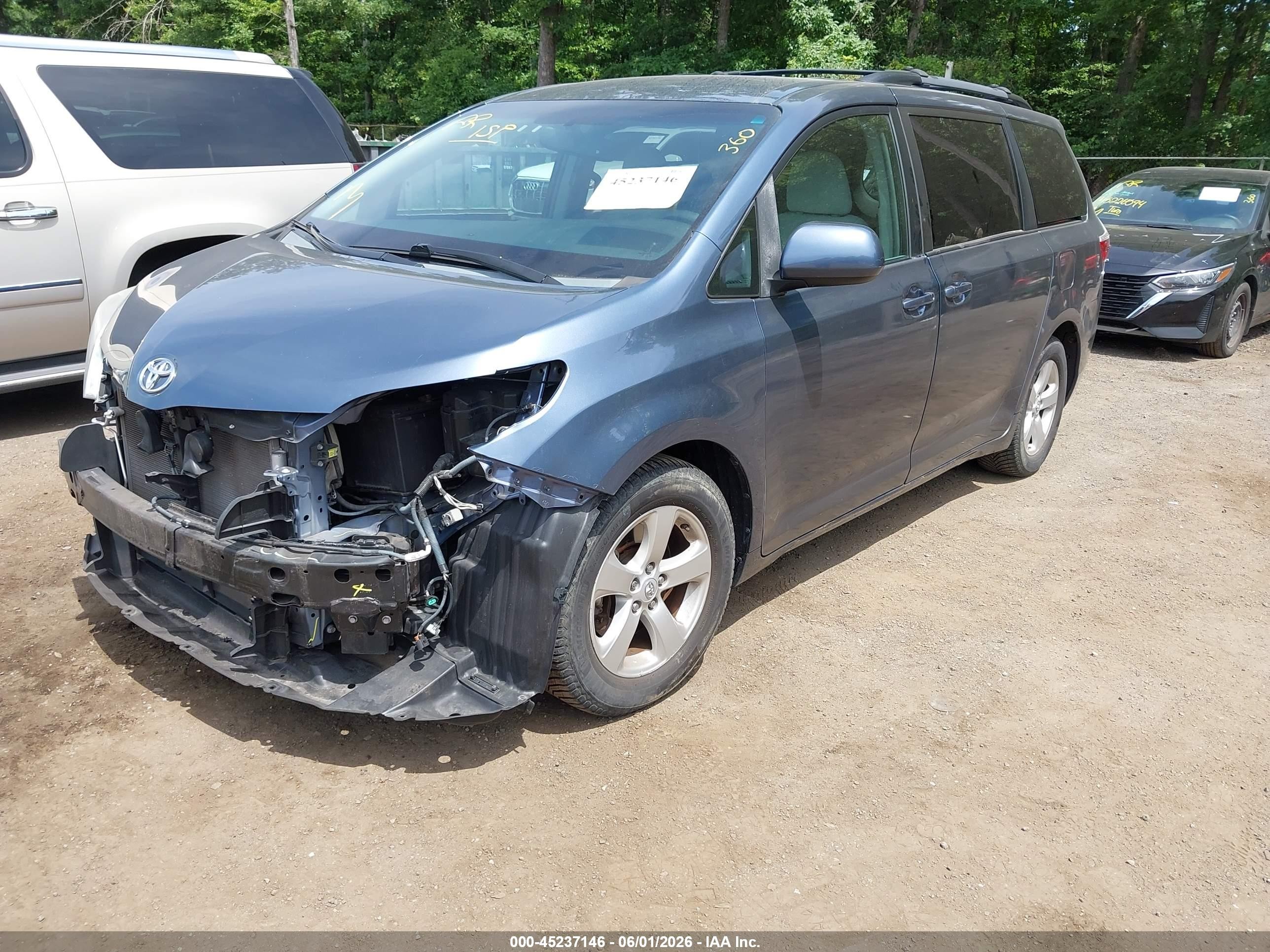 2015 Toyota Sienna Le 8 Passenger Синий vin: 5TDKK3DC7FS626515