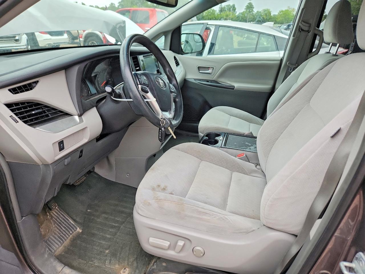 2015 Toyota Sienna Le Серый vin: 5TDKK3DC7FS629754