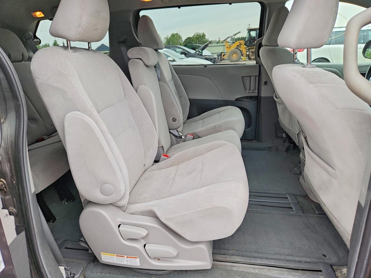 2015 Toyota Sienna Le Серый vin: 5TDKK3DC7FS629754