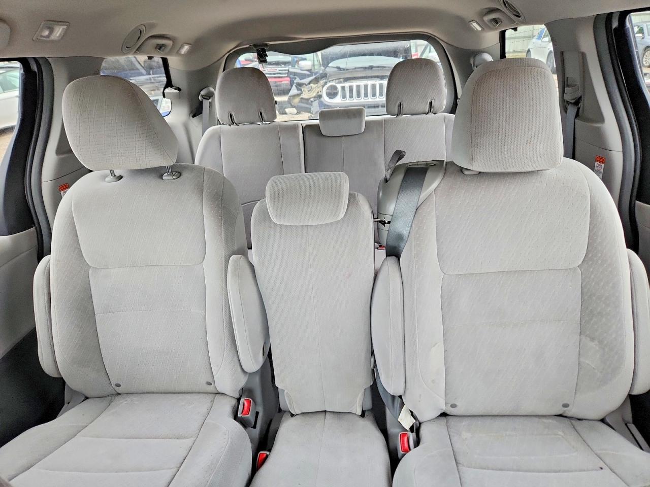 2015 Toyota Sienna Le Серый vin: 5TDKK3DC7FS629754