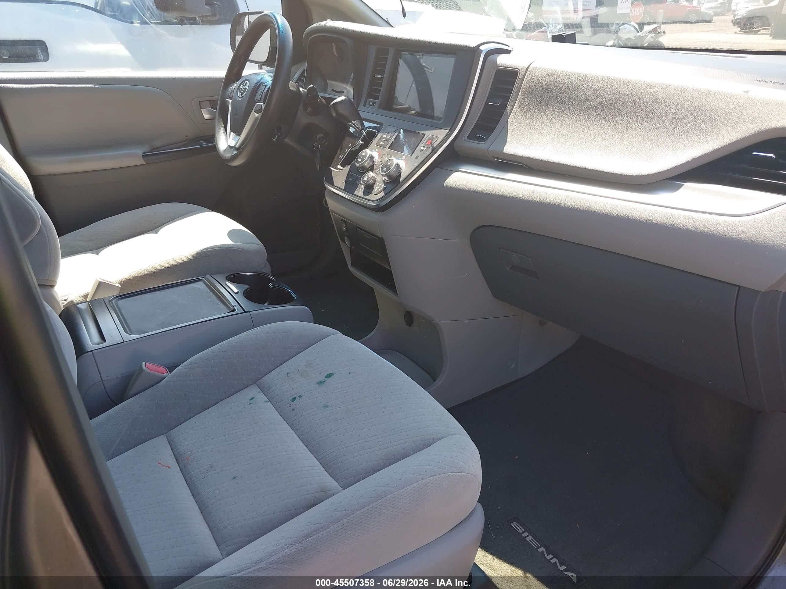 2015 Toyota Sienna Le 8 Passenger Серый vin: 5TDKK3DC7FS630614