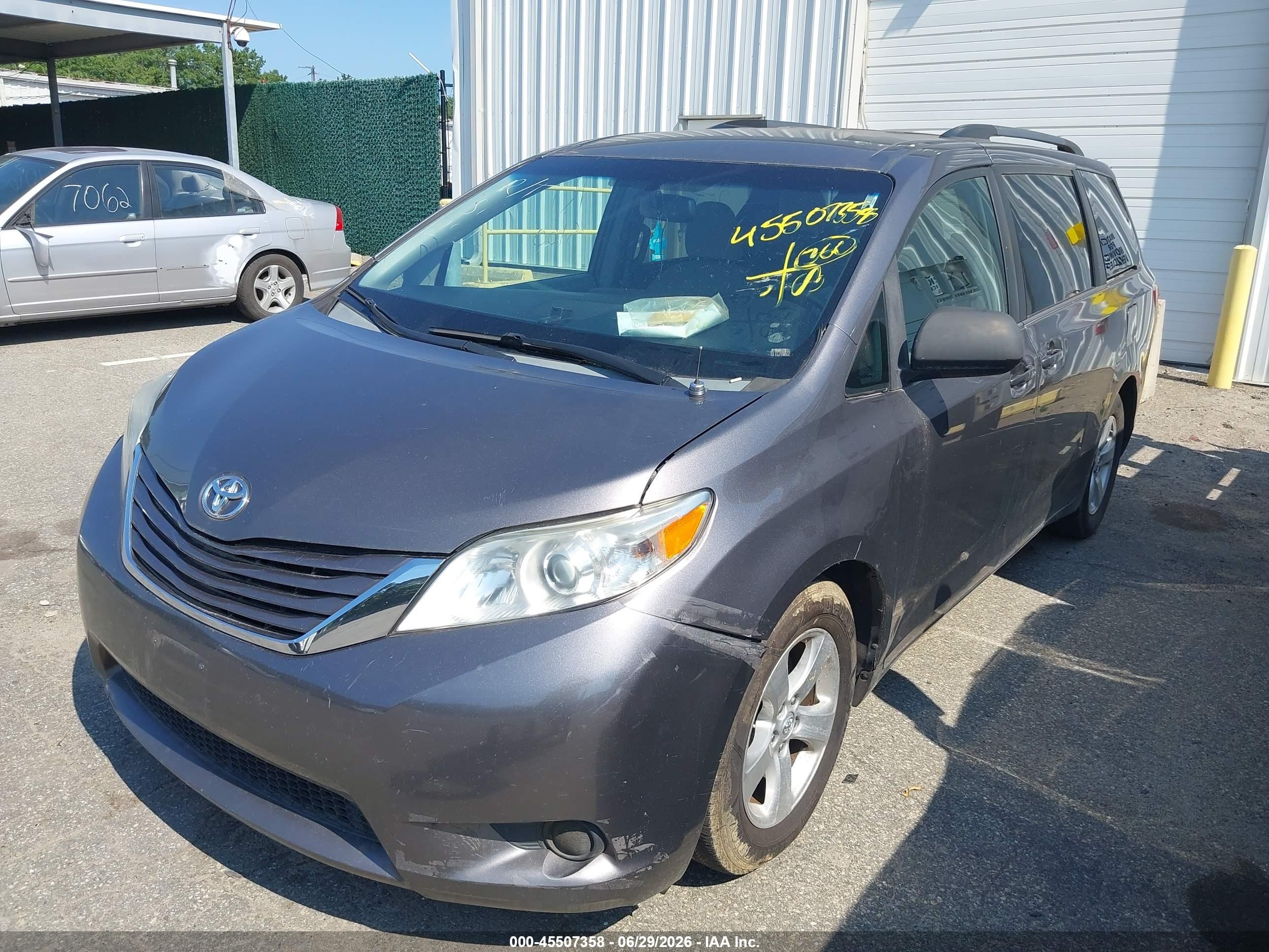2015 Toyota Sienna Le 8 Passenger Серый vin: 5TDKK3DC7FS630614