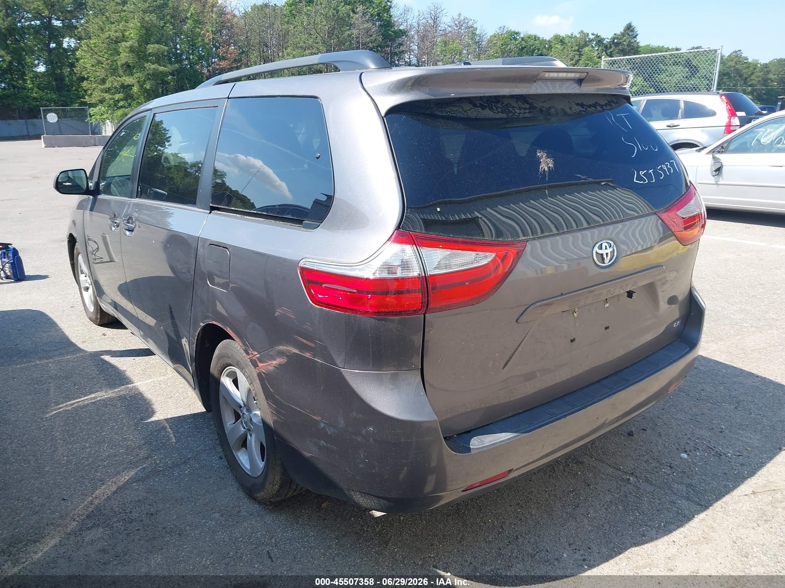 2015 Toyota Sienna Le 8 Passenger Серый vin: 5TDKK3DC7FS630614