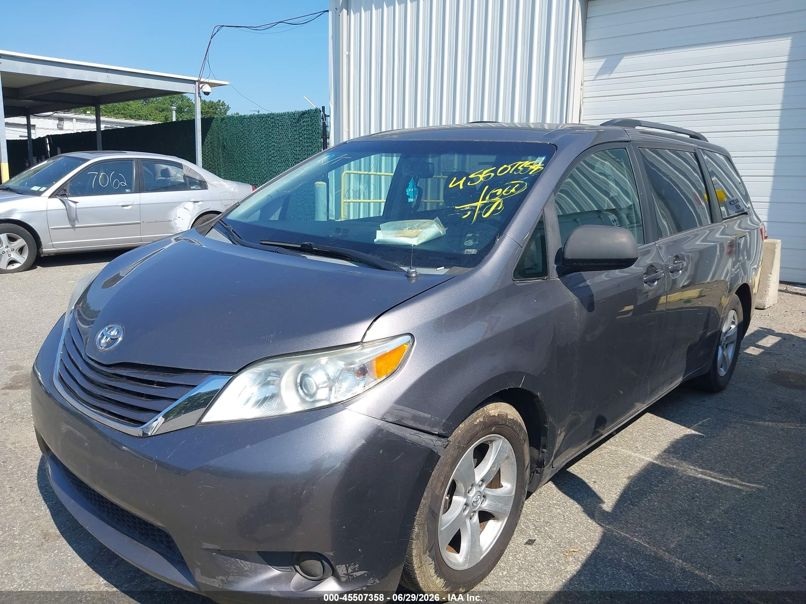 2015 Toyota Sienna Le 8 Passenger Серый vin: 5TDKK3DC7FS630614