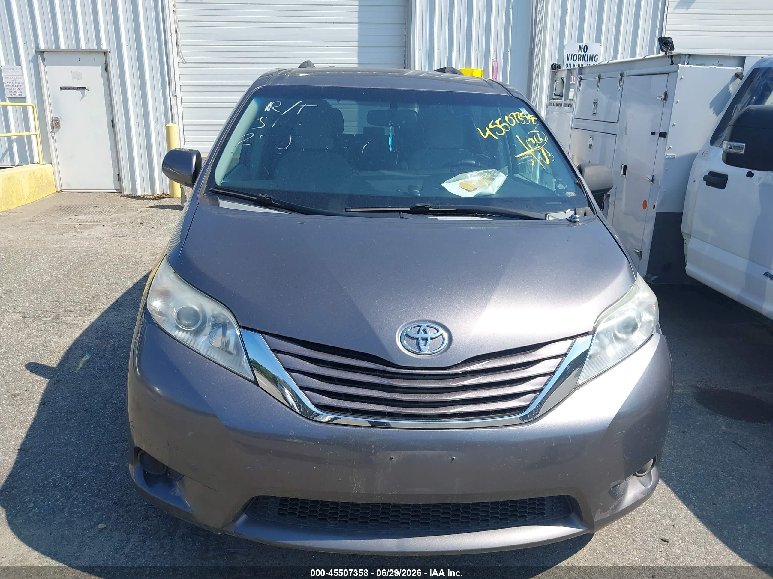 2015 Toyota Sienna Le 8 Passenger Серый vin: 5TDKK3DC7FS630614