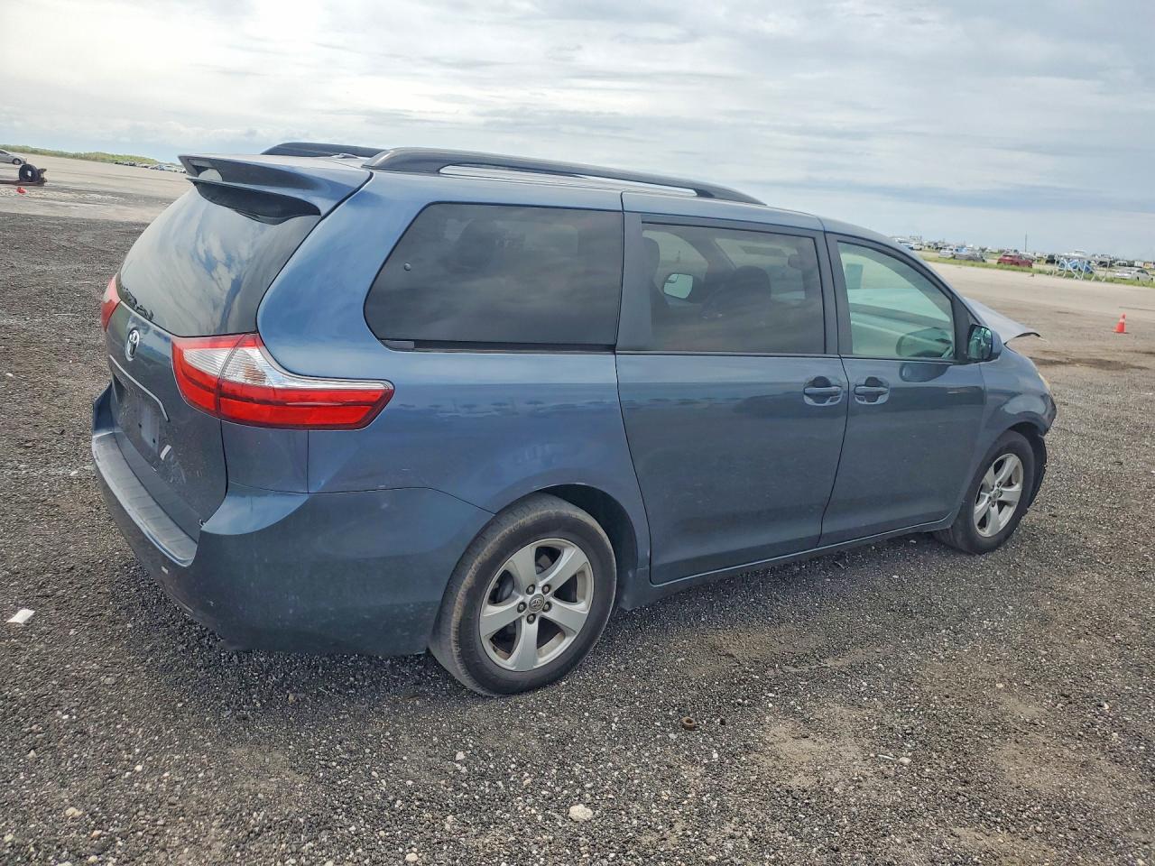 2015 Toyota Sienna Le Blue vin: 5TDKK3DC7FS656890