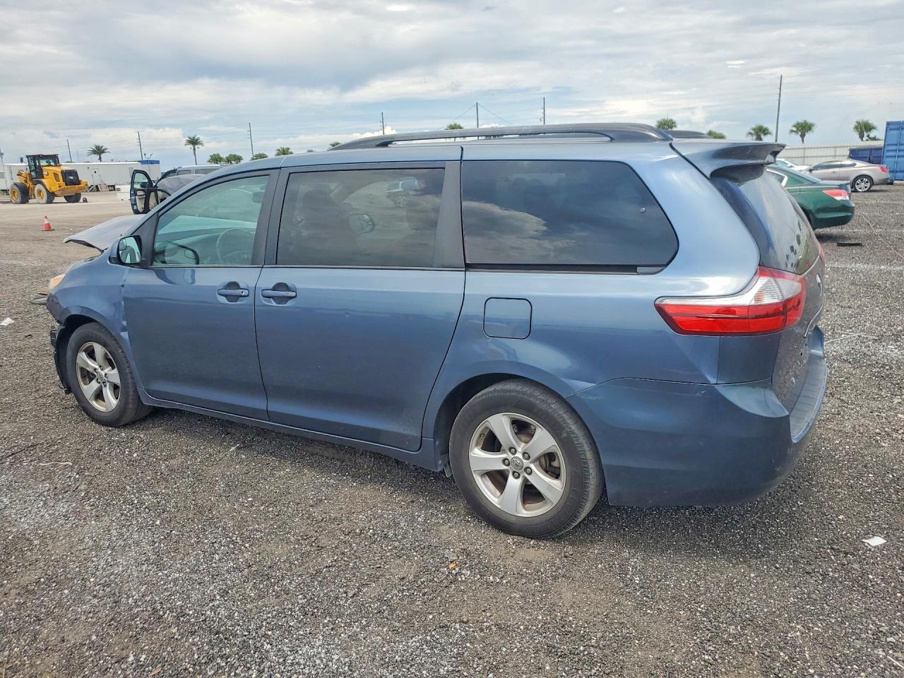 2015 Toyota Sienna Le Blue vin: 5TDKK3DC7FS656890