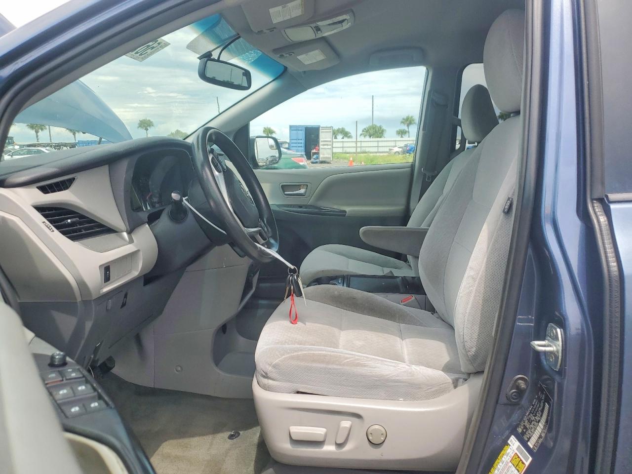 2015 Toyota Sienna Le Blue vin: 5TDKK3DC7FS656890