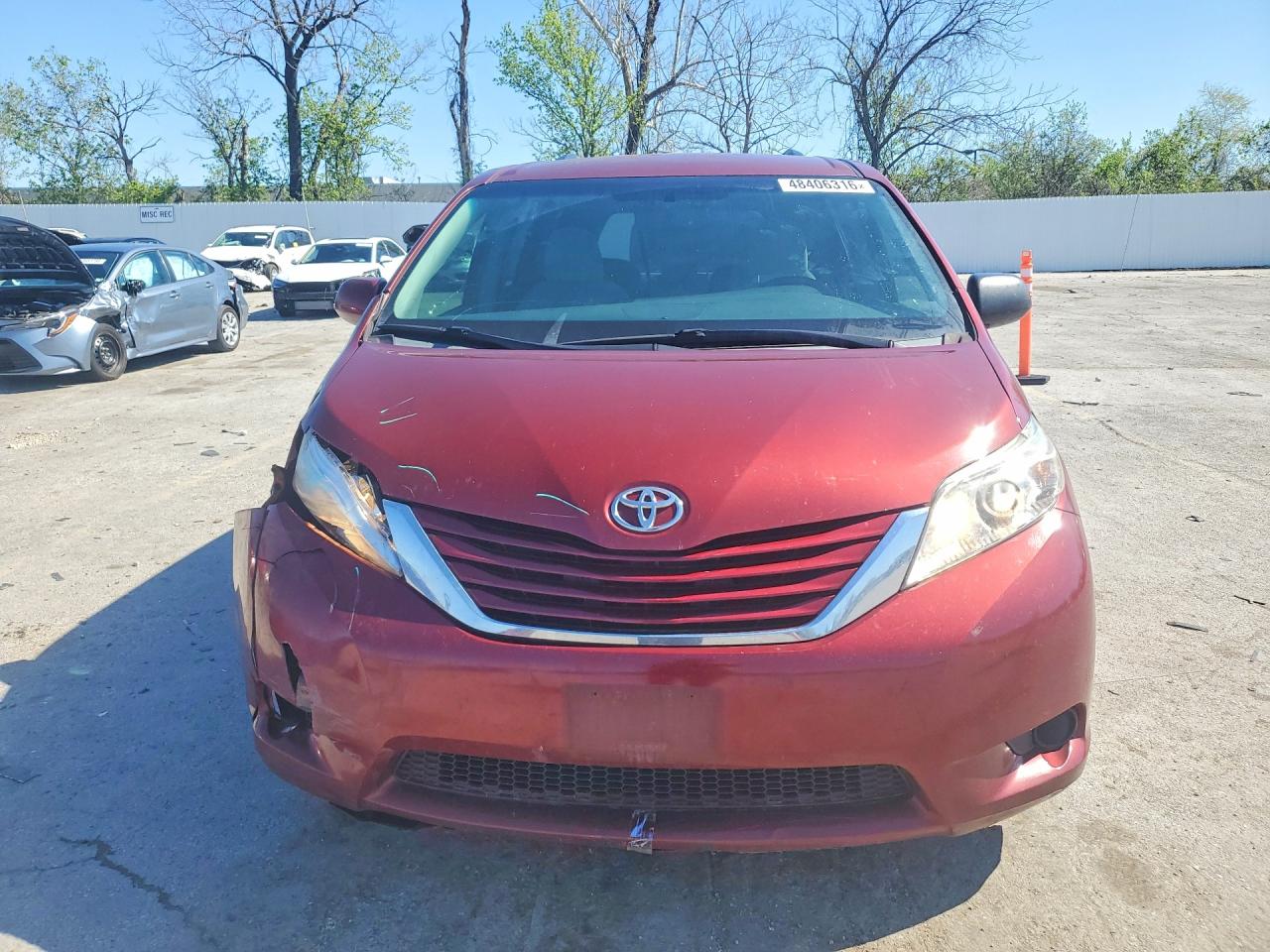2015 Toyota Sienna Le 8-passenger Burgundy vin: 5TDKK3DC7FS670496
