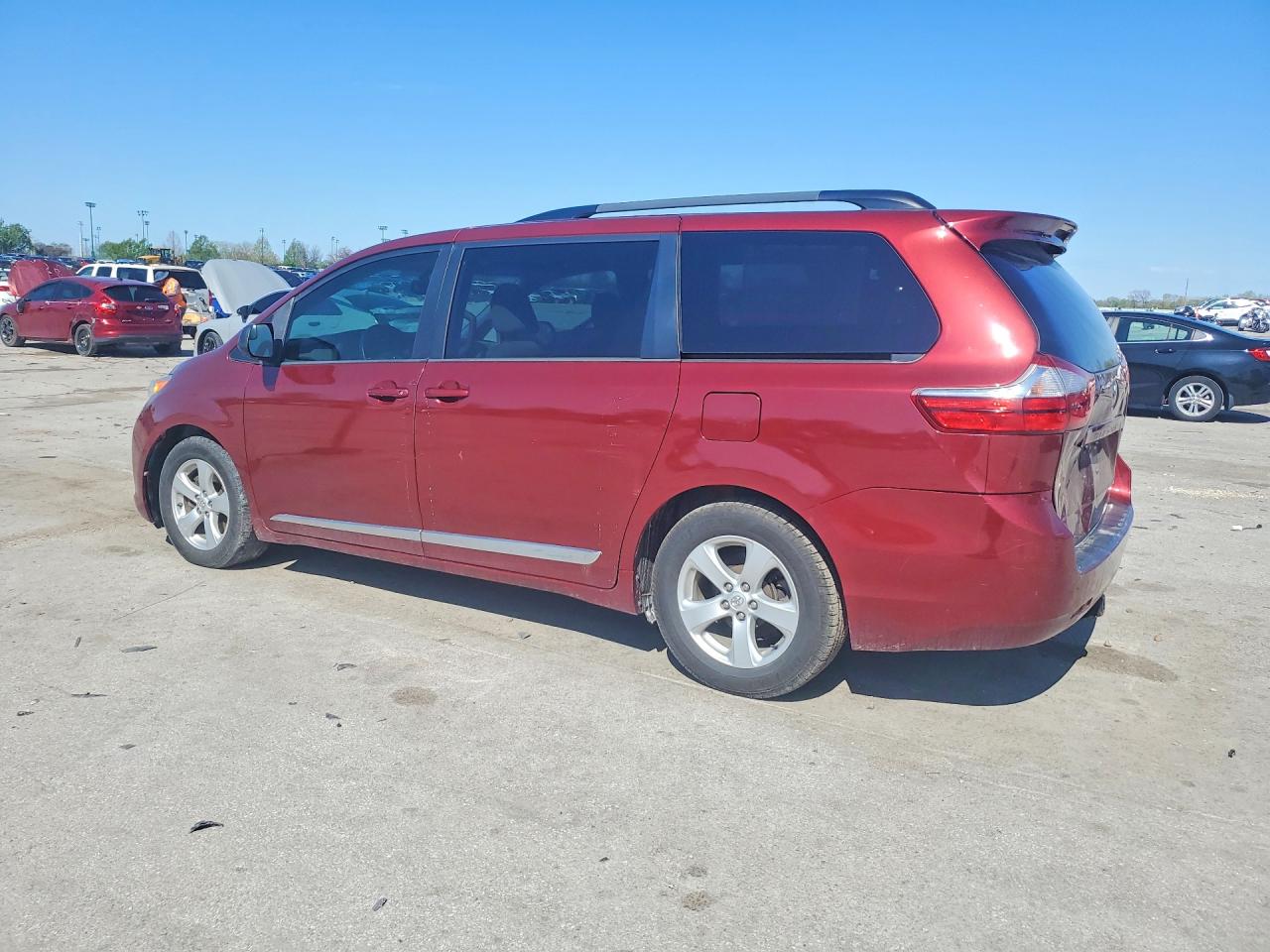 2015 Toyota Sienna Le 8-passenger Burgundy vin: 5TDKK3DC7FS670496