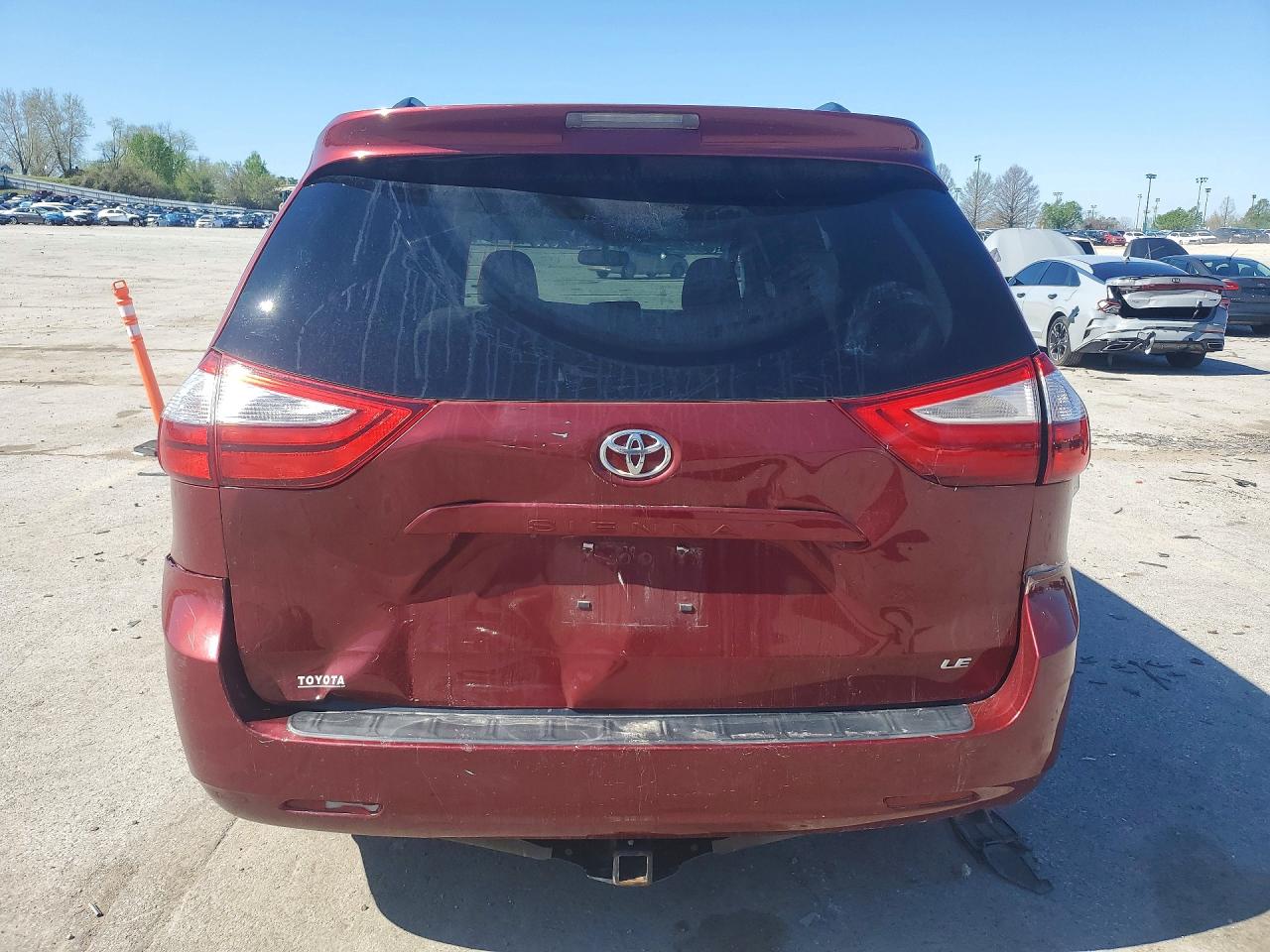 2015 Toyota Sienna Le 8-passenger Burgundy vin: 5TDKK3DC7FS670496