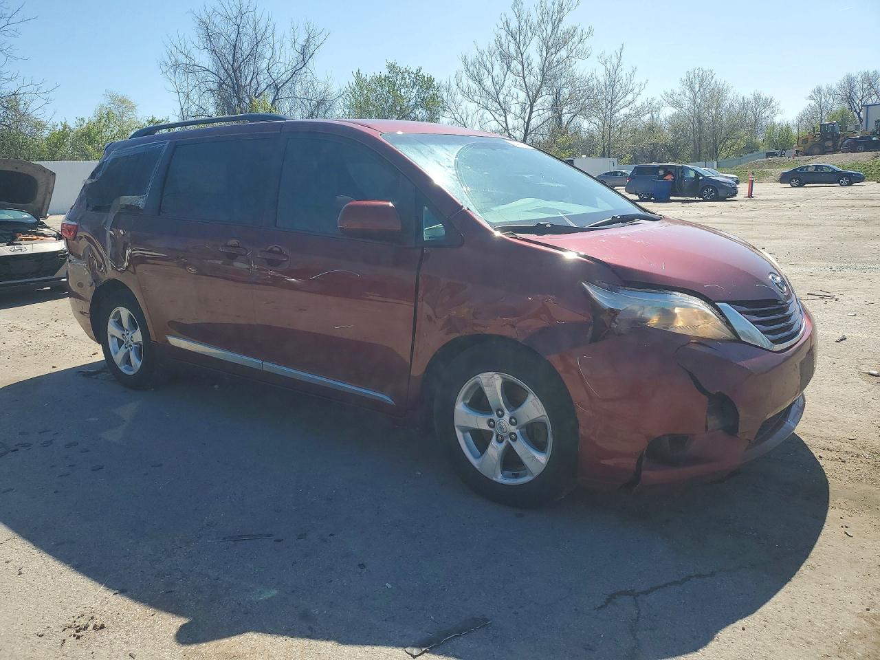 2015 Toyota Sienna Le 8-passenger Burgundy vin: 5TDKK3DC7FS670496