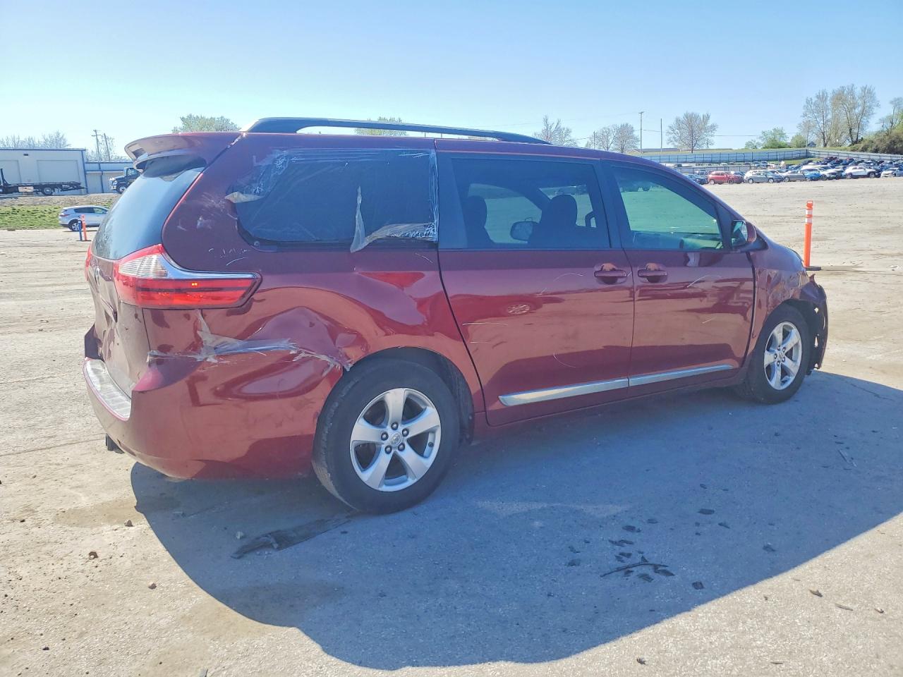 2015 Toyota Sienna Le 8-passenger Burgundy vin: 5TDKK3DC7FS670496