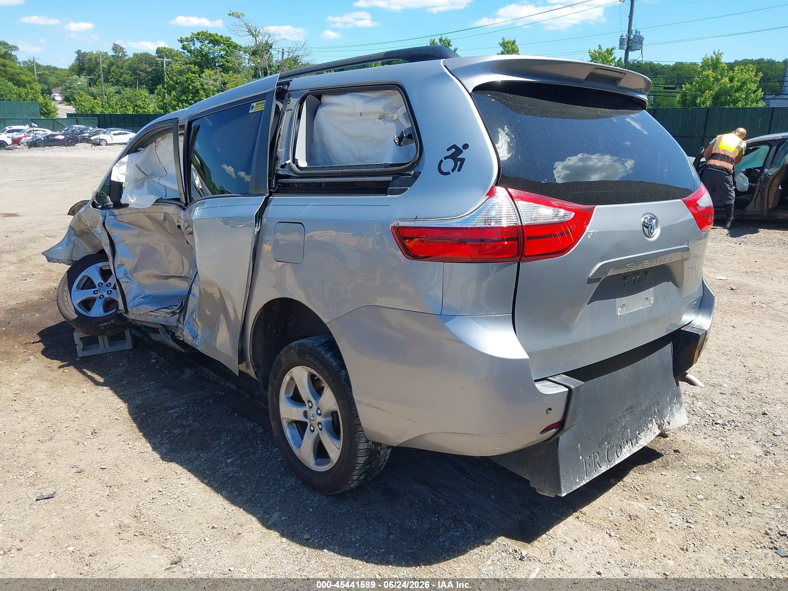 2015 Toyota Sienna Le 8 Passenger Gray vin: 5TDKK3DC7FS670952