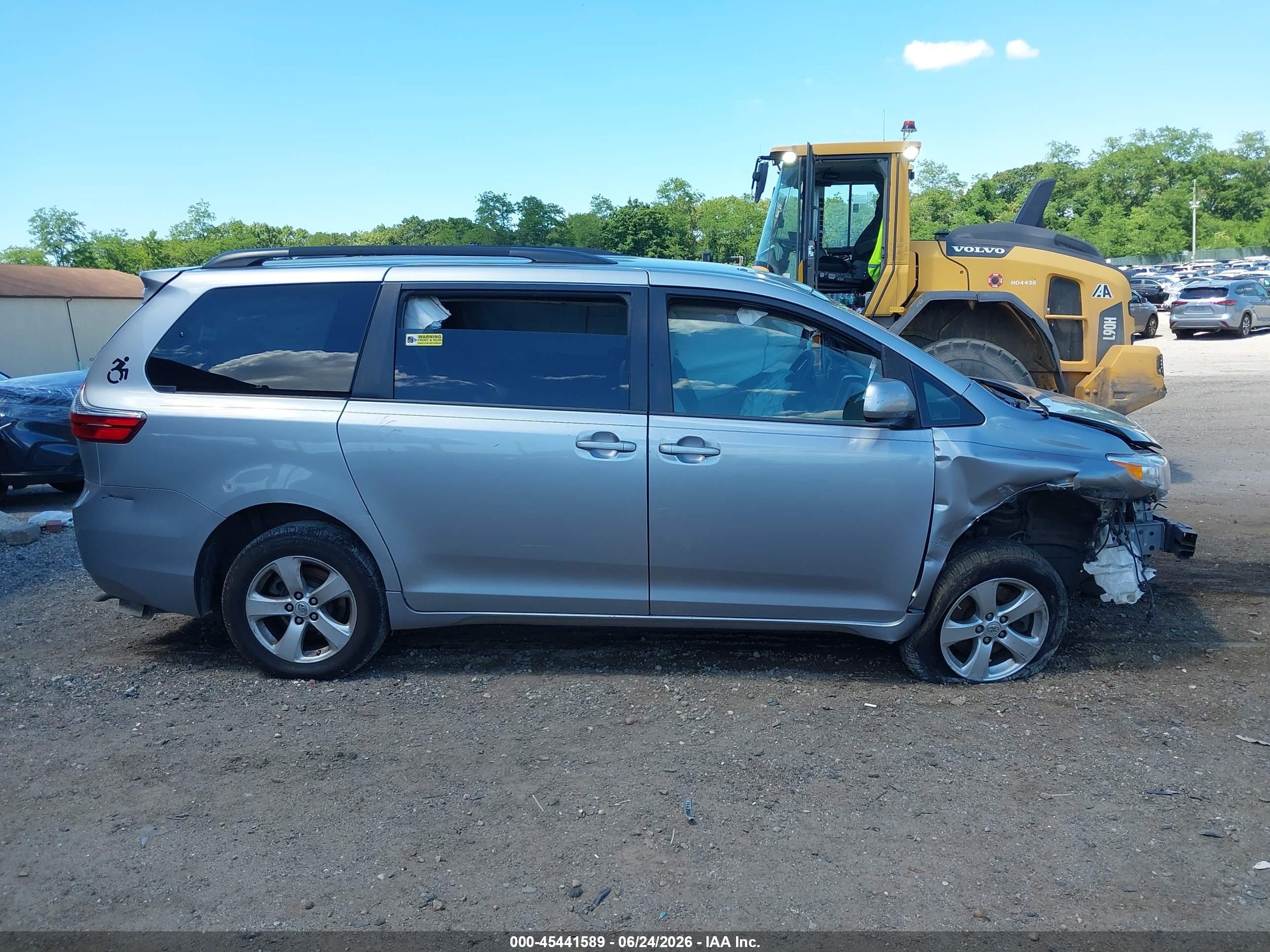 2015 Toyota Sienna Le 8 Passenger Gray vin: 5TDKK3DC7FS670952