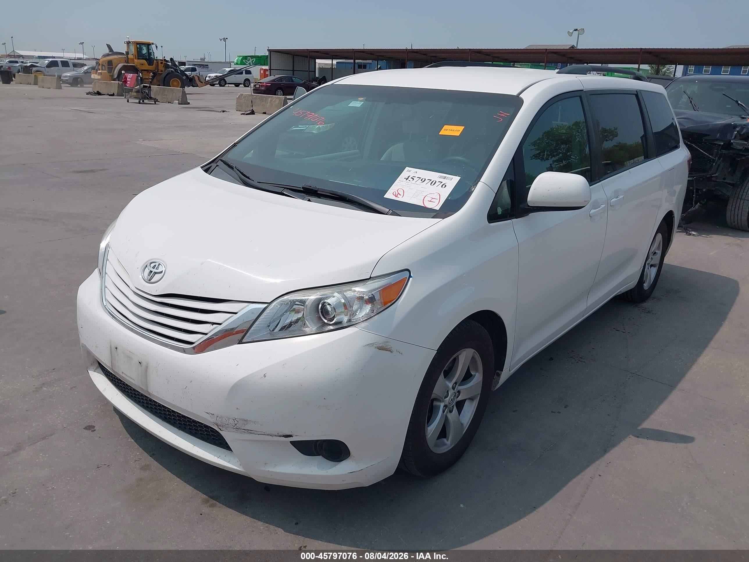2015 Toyota Sienna Le 8 Passenger White vin: 5TDKK3DC7FS681045