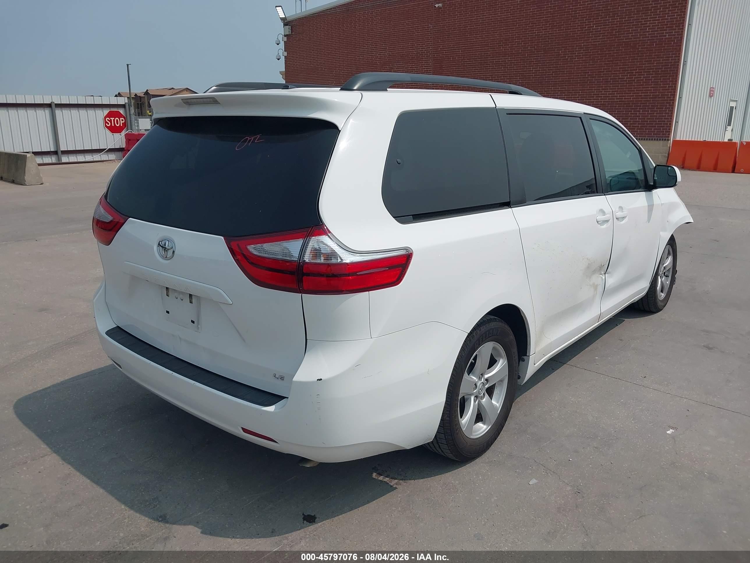 2015 Toyota Sienna Le 8 Passenger White vin: 5TDKK3DC7FS681045