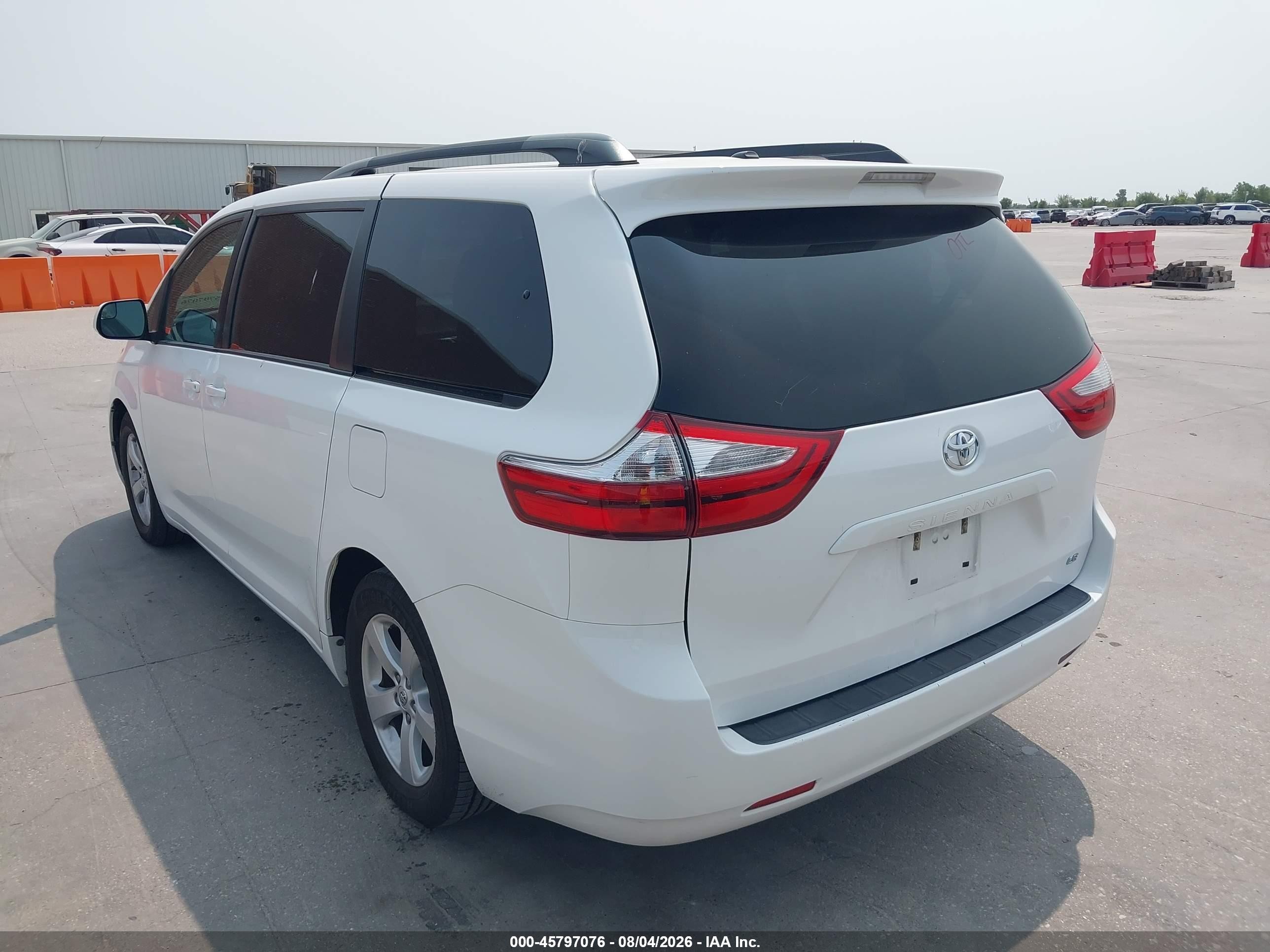 2015 Toyota Sienna Le 8 Passenger White vin: 5TDKK3DC7FS681045