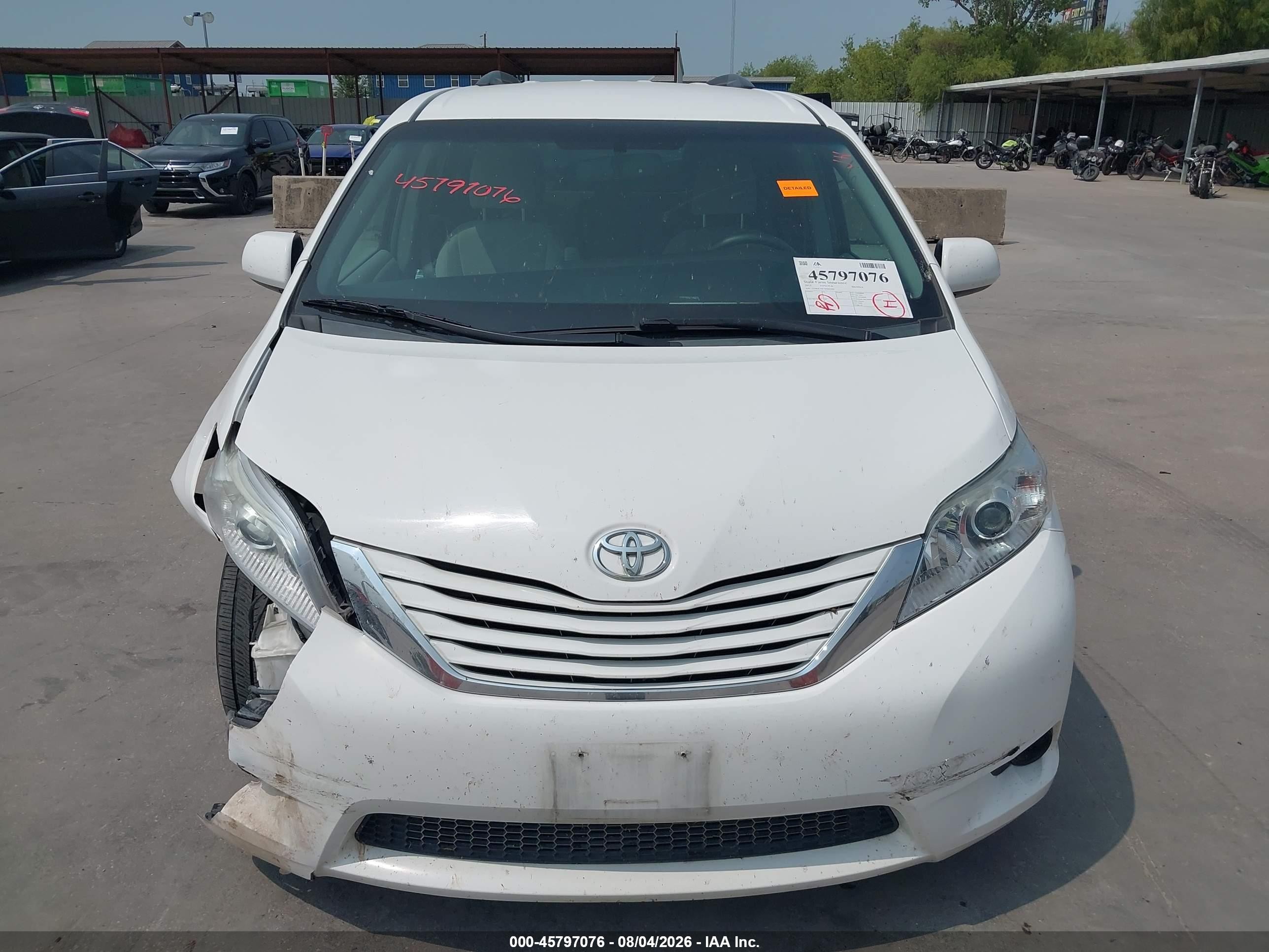 2015 Toyota Sienna Le 8 Passenger White vin: 5TDKK3DC7FS681045