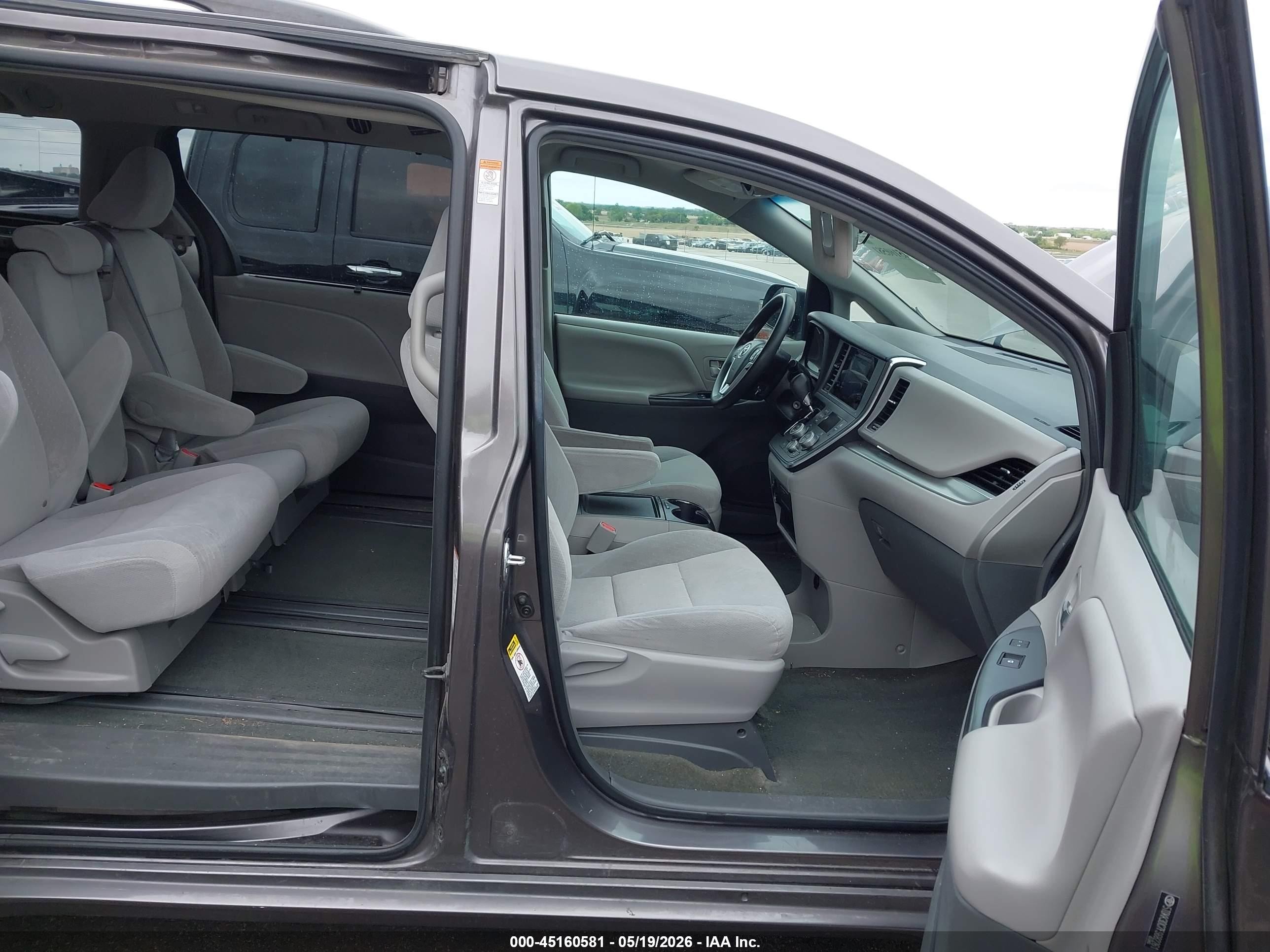 2015 Toyota Sienna Le 8 Passenger Серый vin: 5TDKK3DC7FS682261