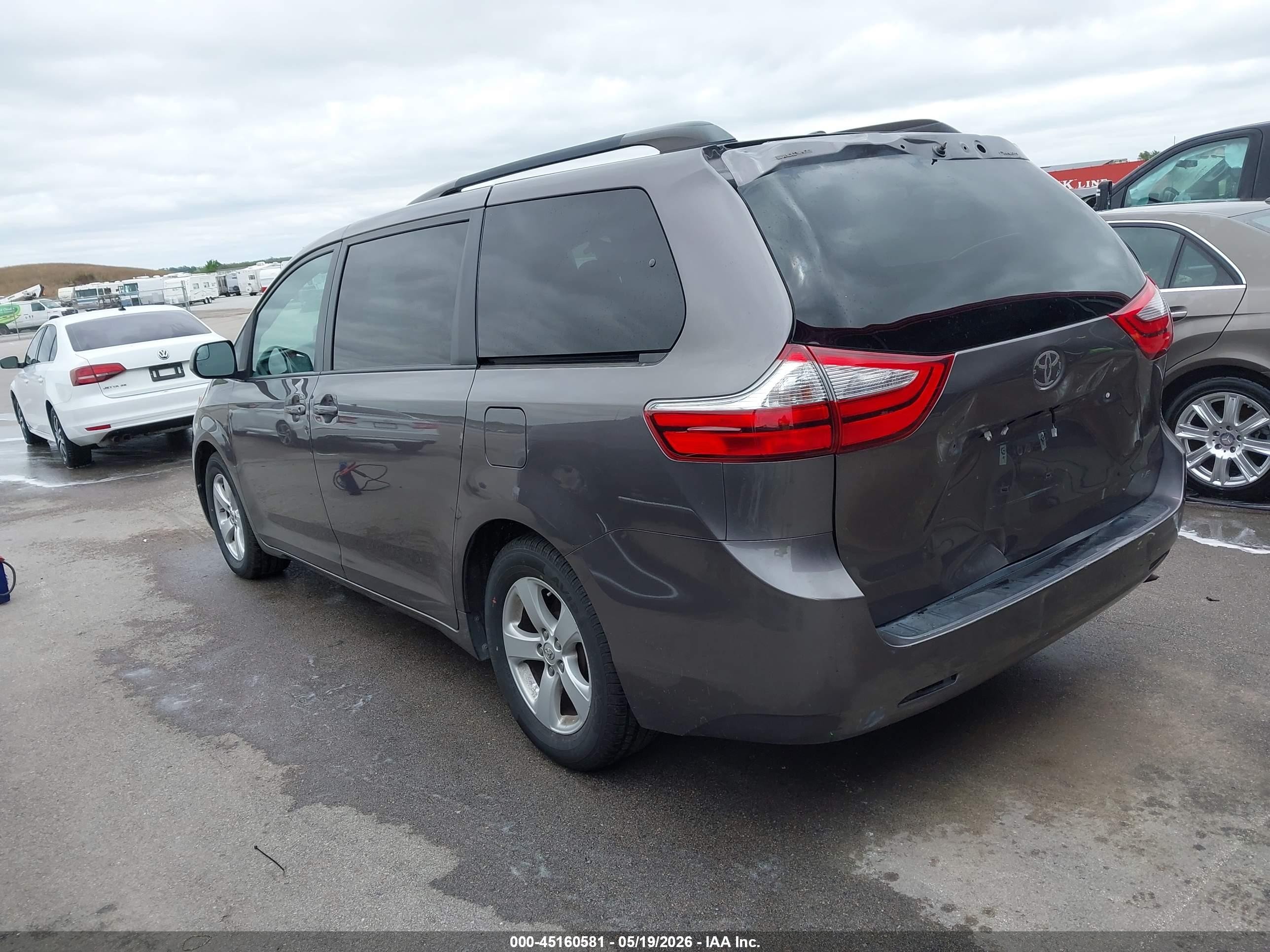 2015 Toyota Sienna Le 8 Passenger Серый vin: 5TDKK3DC7FS682261