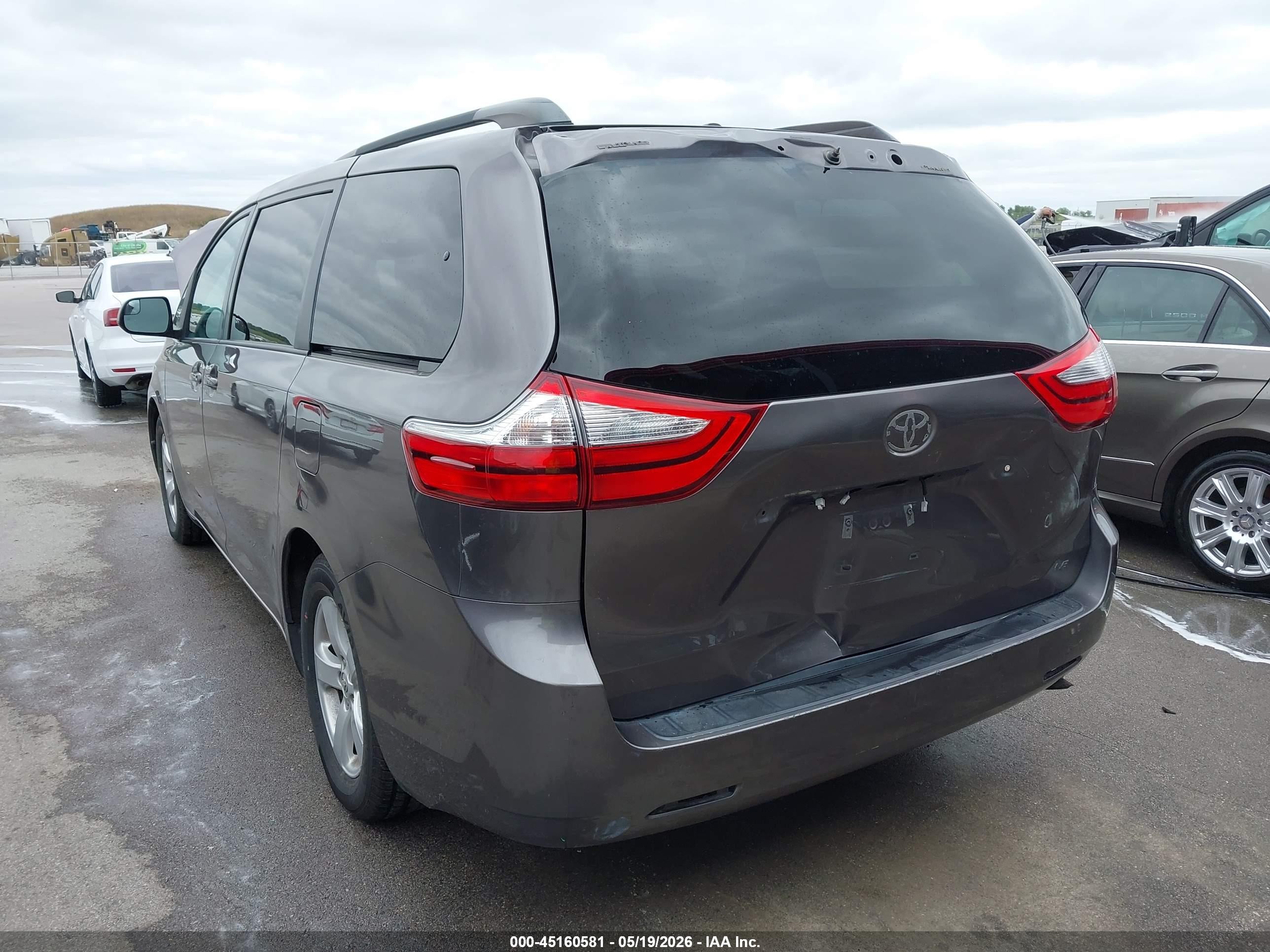 2015 Toyota Sienna Le 8 Passenger Серый vin: 5TDKK3DC7FS682261