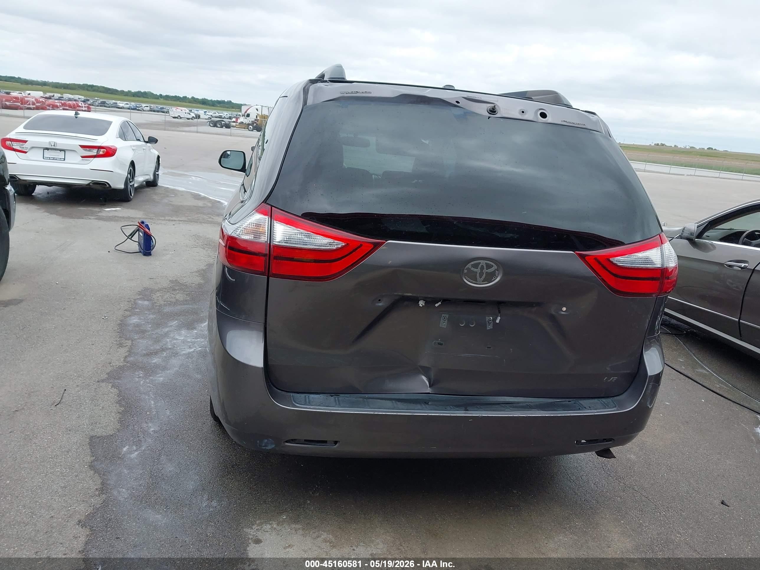 2015 Toyota Sienna Le 8 Passenger Серый vin: 5TDKK3DC7FS682261