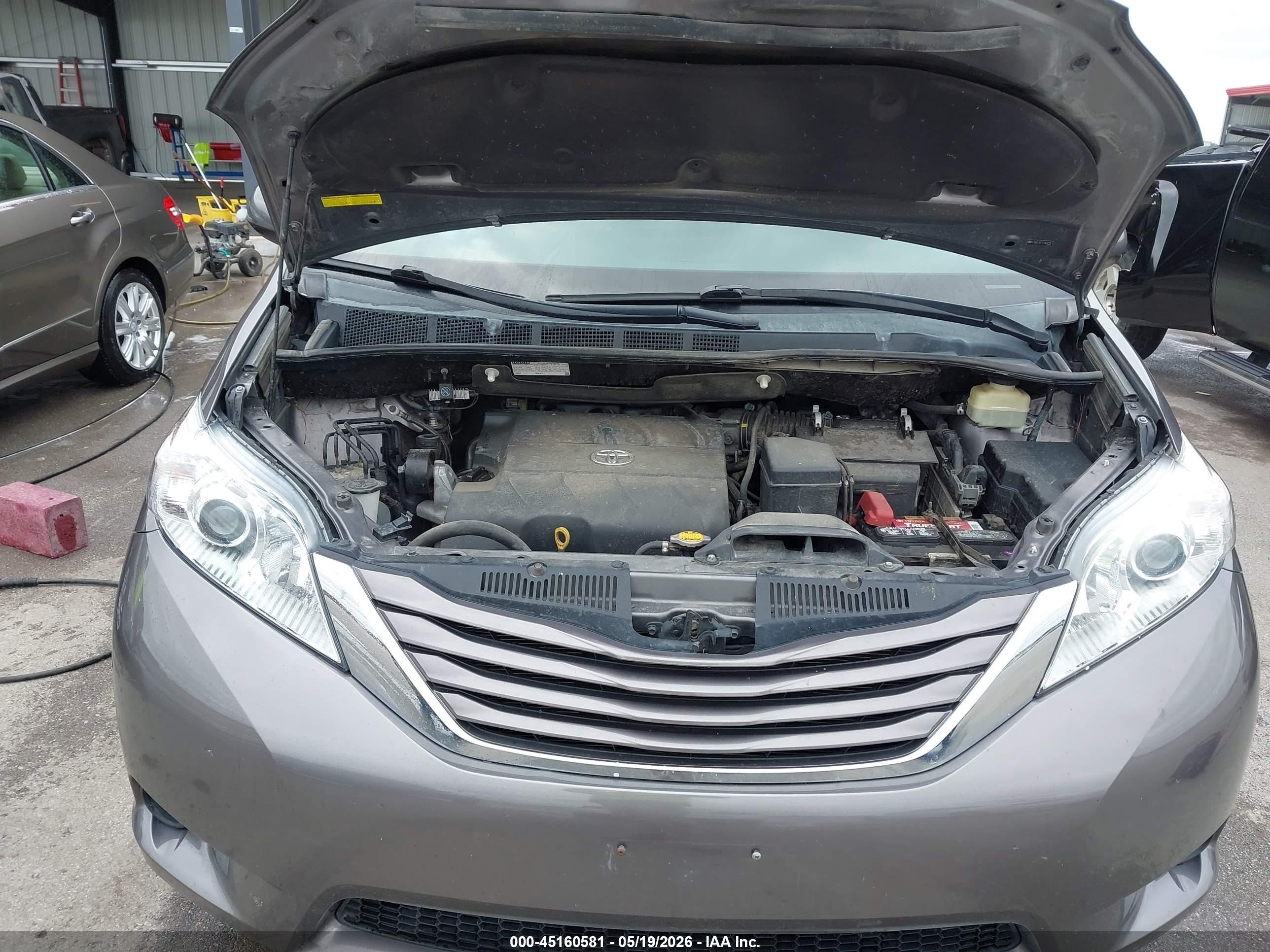 2015 Toyota Sienna Le 8 Passenger Серый vin: 5TDKK3DC7FS682261