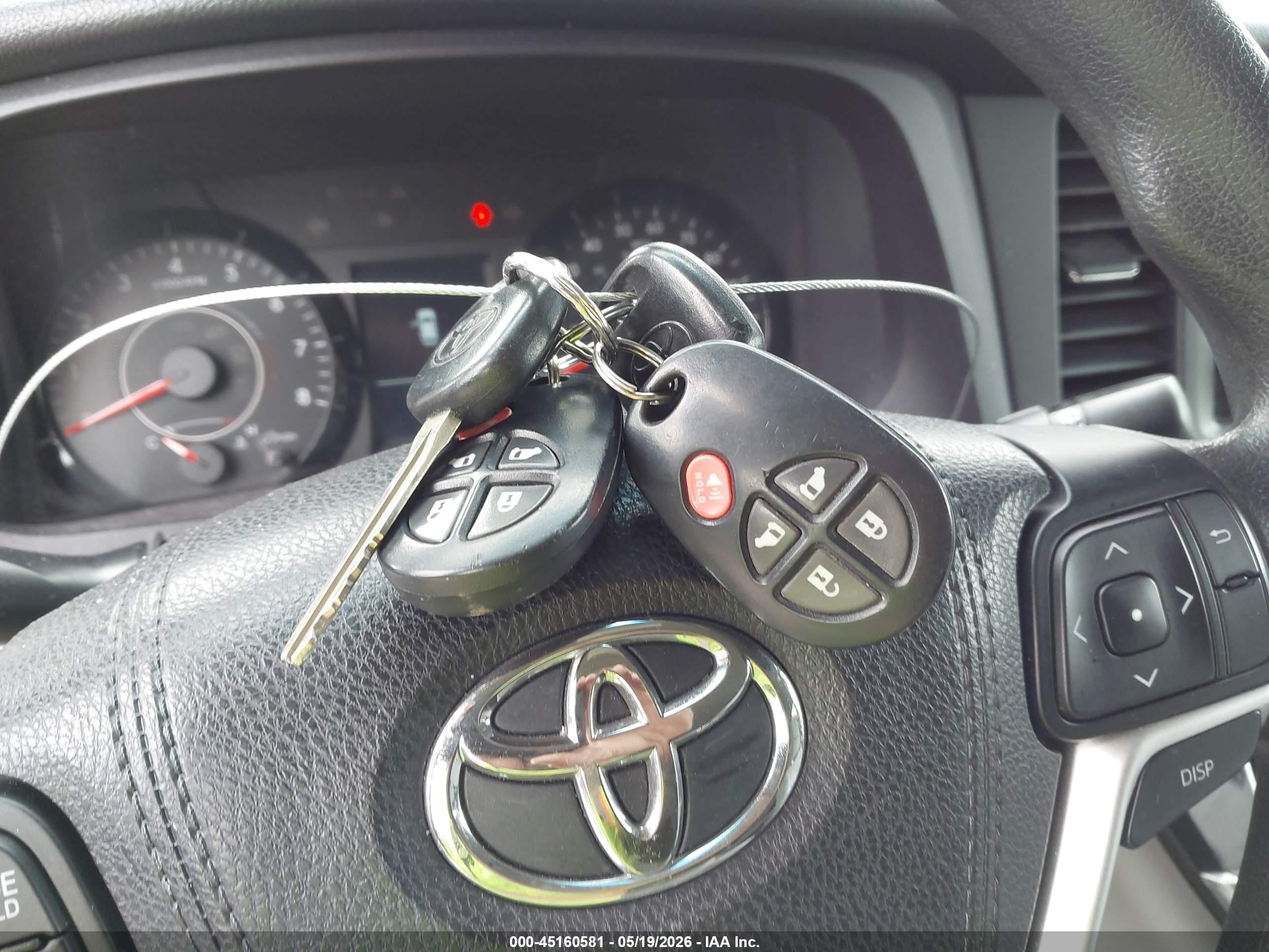 2015 Toyota Sienna Le 8 Passenger Серый vin: 5TDKK3DC7FS682261