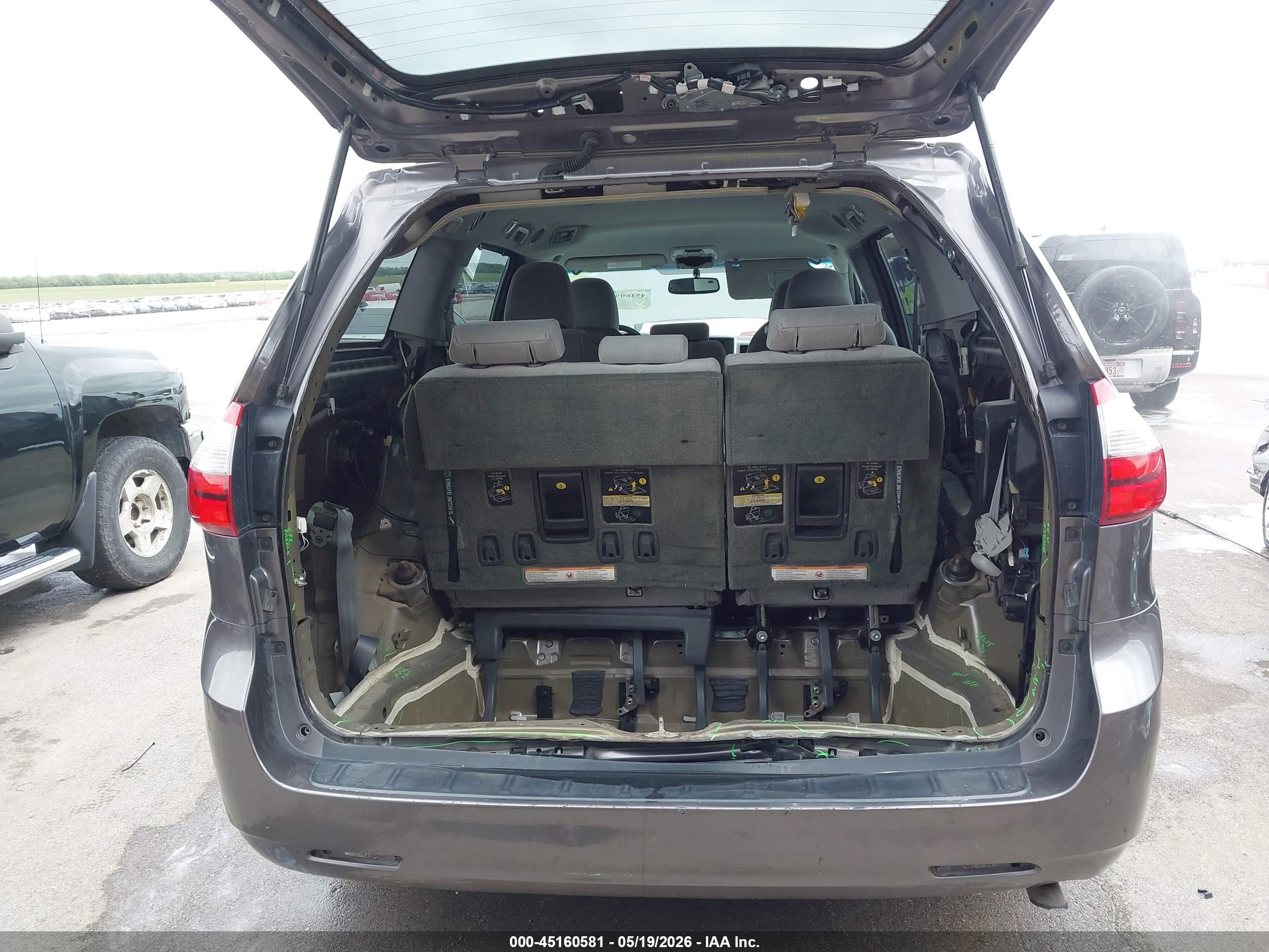 2015 Toyota Sienna Le 8 Passenger Серый vin: 5TDKK3DC7FS682261