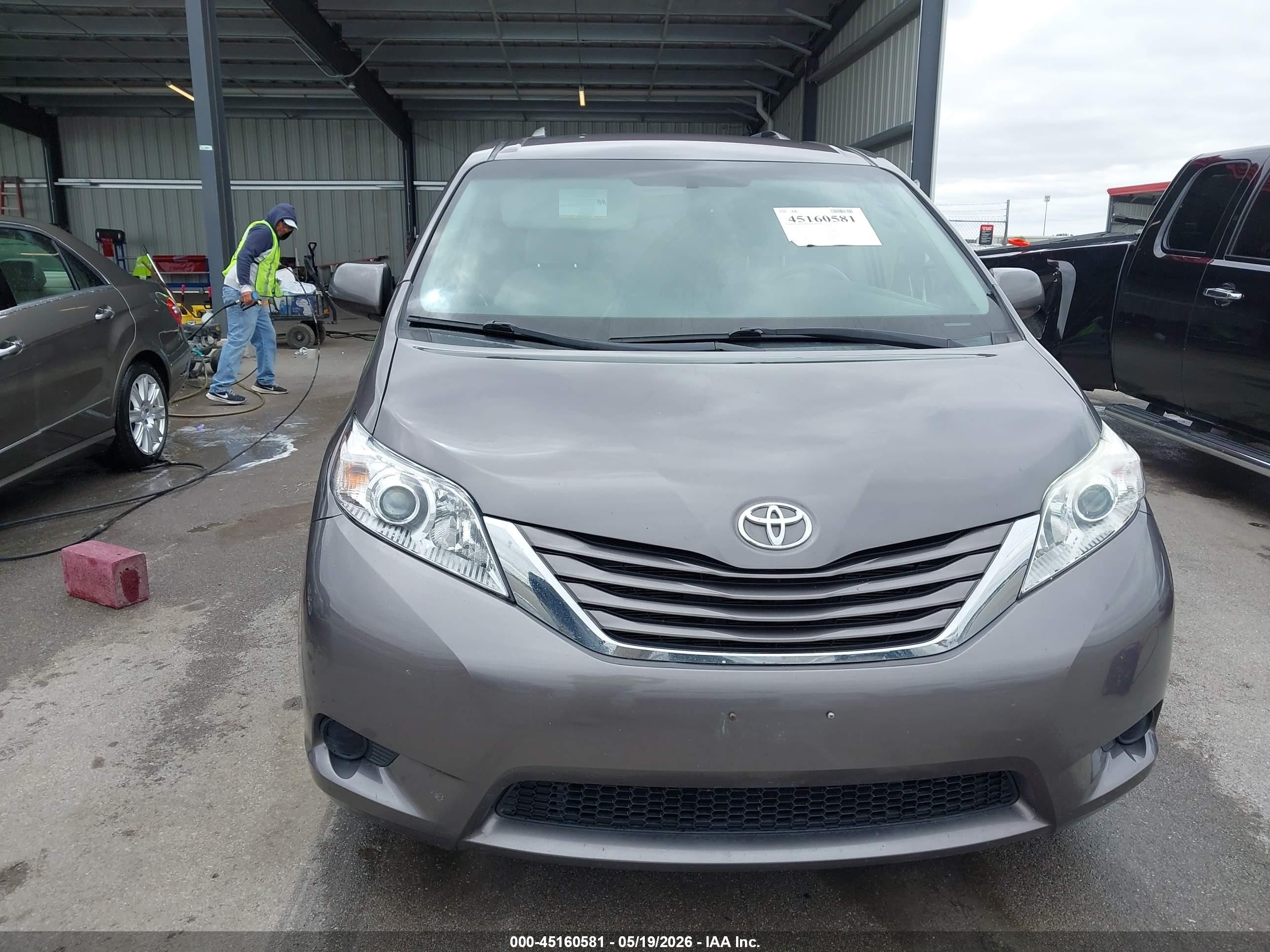2015 Toyota Sienna Le 8 Passenger Серый vin: 5TDKK3DC7FS682261