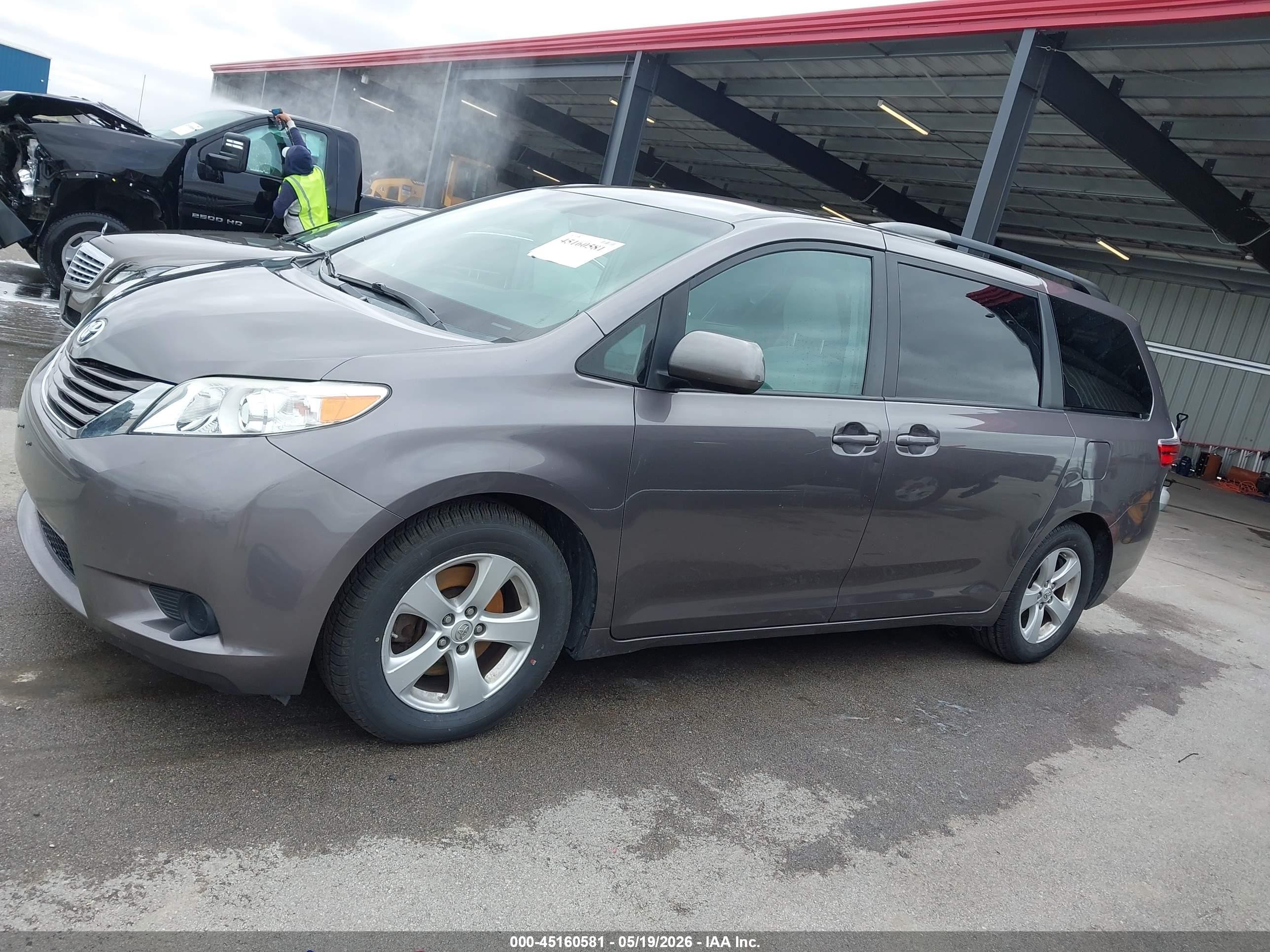 2015 Toyota Sienna Le 8 Passenger Серый vin: 5TDKK3DC7FS682261