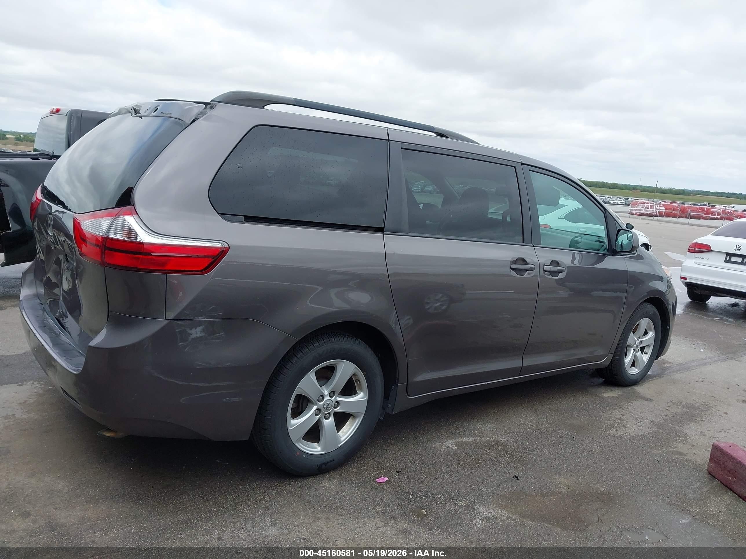 2015 Toyota Sienna Le 8 Passenger Серый vin: 5TDKK3DC7FS682261