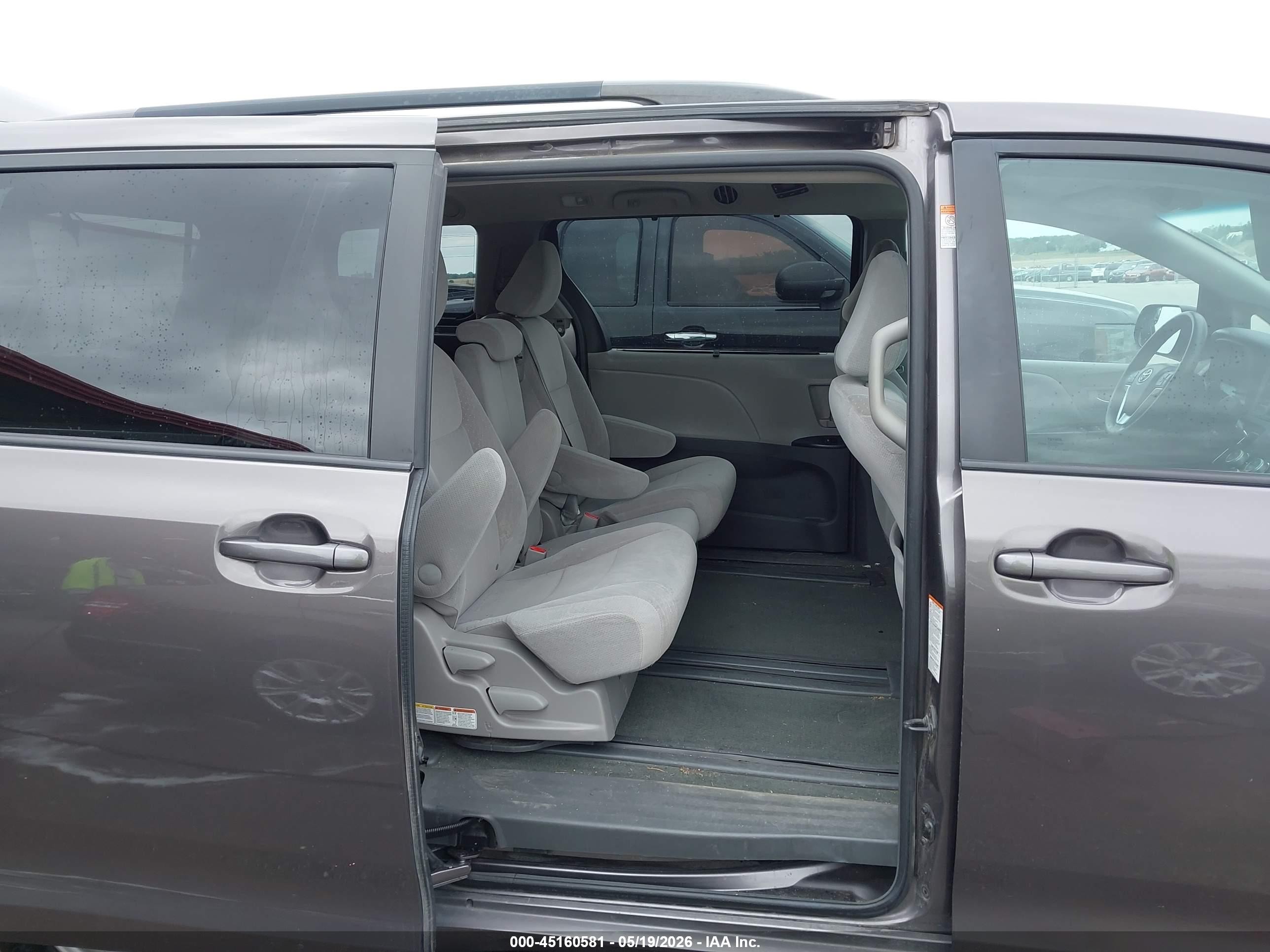2015 Toyota Sienna Le 8 Passenger Серый vin: 5TDKK3DC7FS682261