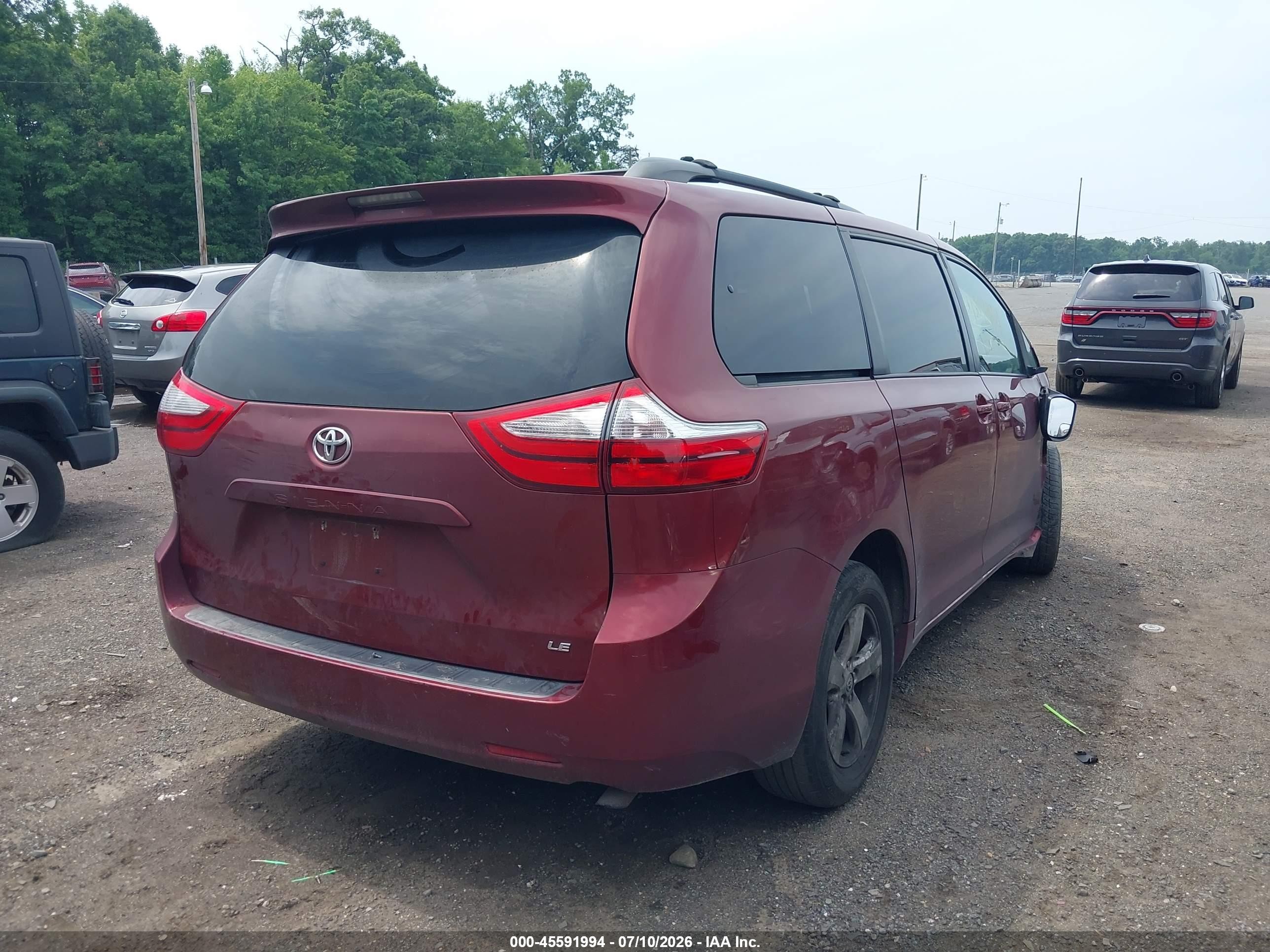 2015 Toyota Sienna Le 8 Passenger Burgundy vin: 5TDKK3DC7FS689615