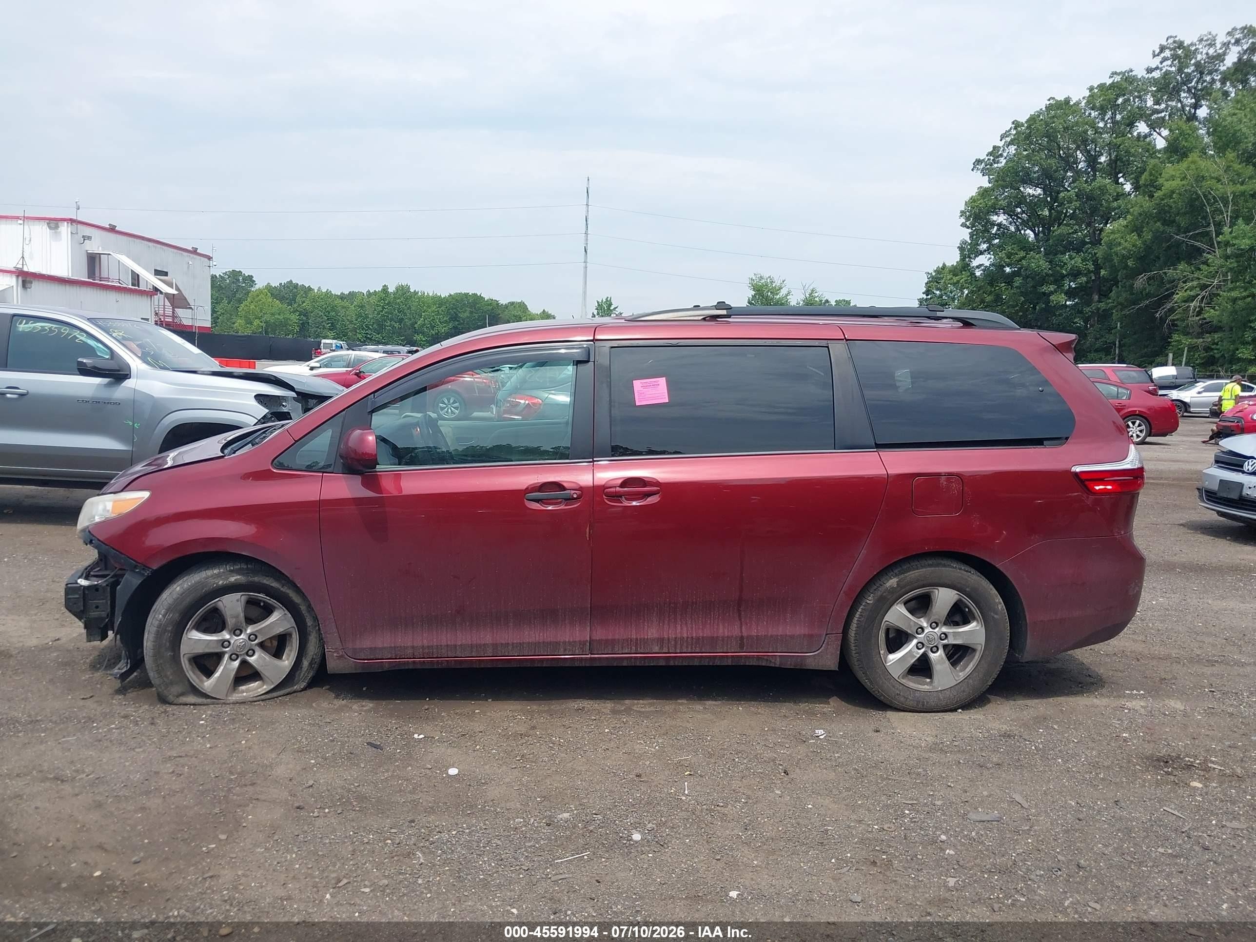 2015 Toyota Sienna Le 8 Passenger Burgundy vin: 5TDKK3DC7FS689615