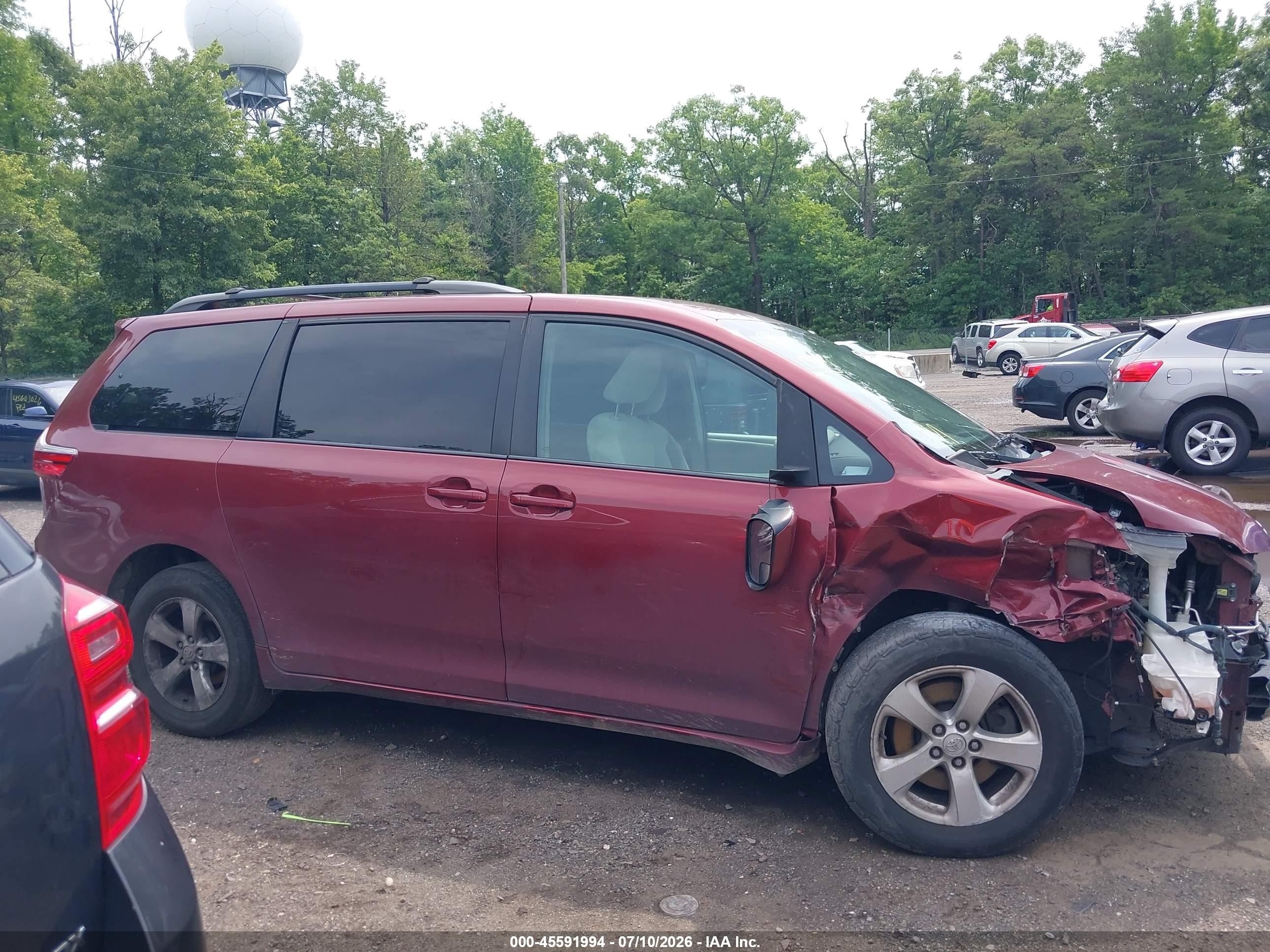 2015 Toyota Sienna Le 8 Passenger Burgundy vin: 5TDKK3DC7FS689615